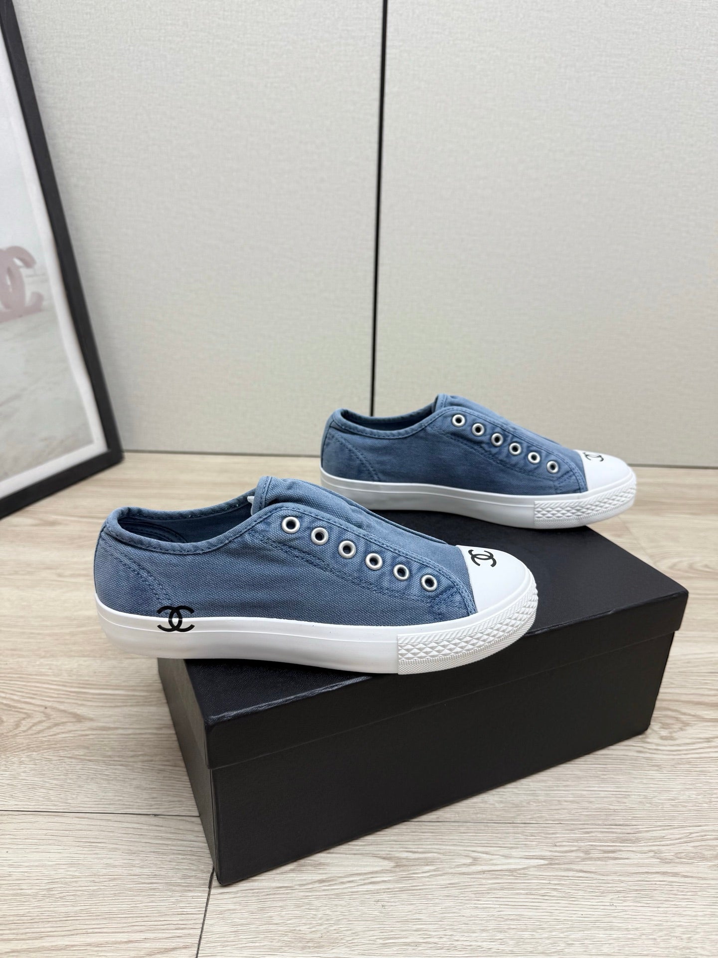 CC 26s Laceless Sneakers White Blue Canvas Rubber 940857