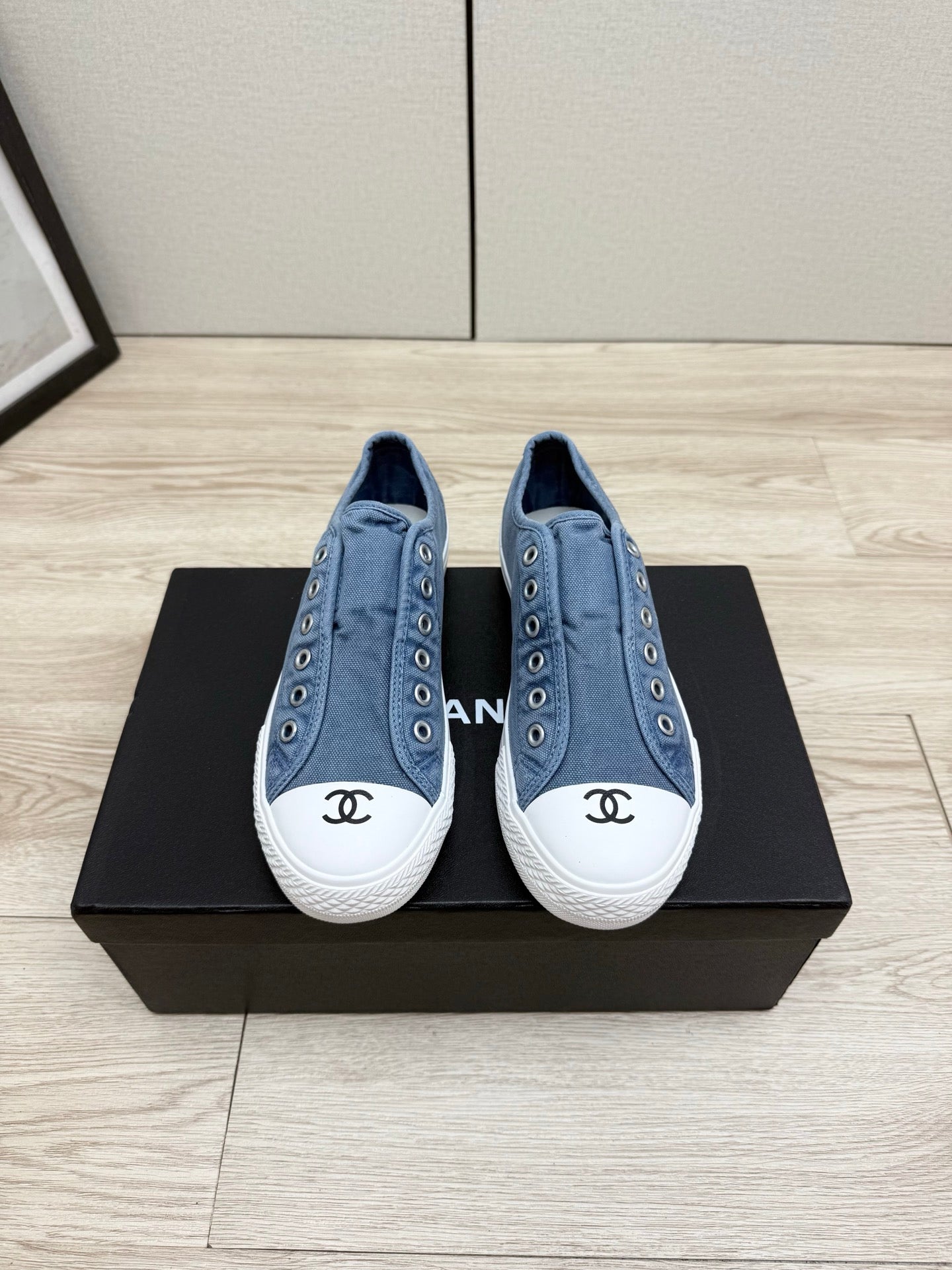 CC 26s Laceless Sneakers White Blue Canvas Rubber 940857