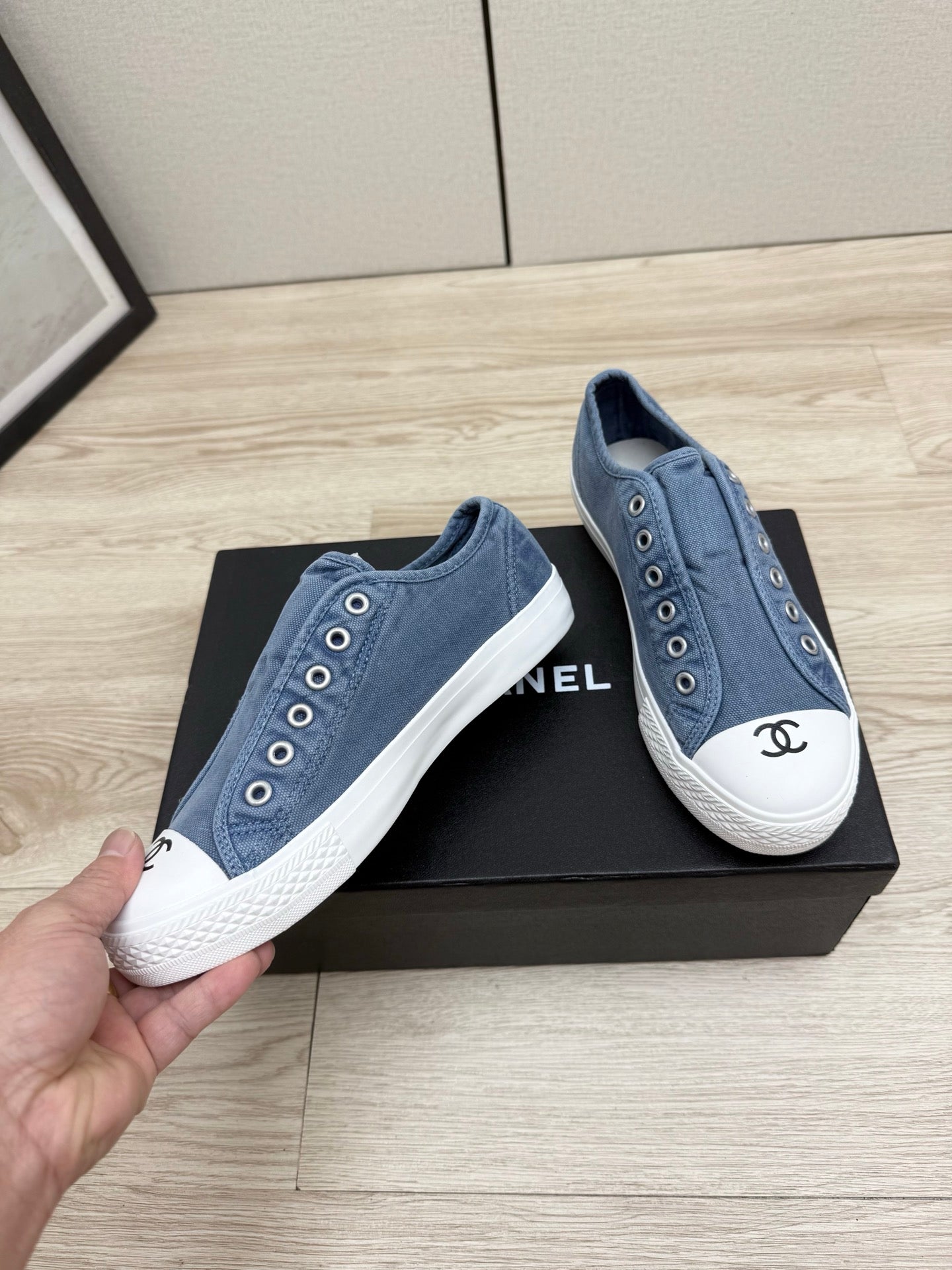 CC 26s Laceless Sneakers White Blue Canvas Rubber 940857
