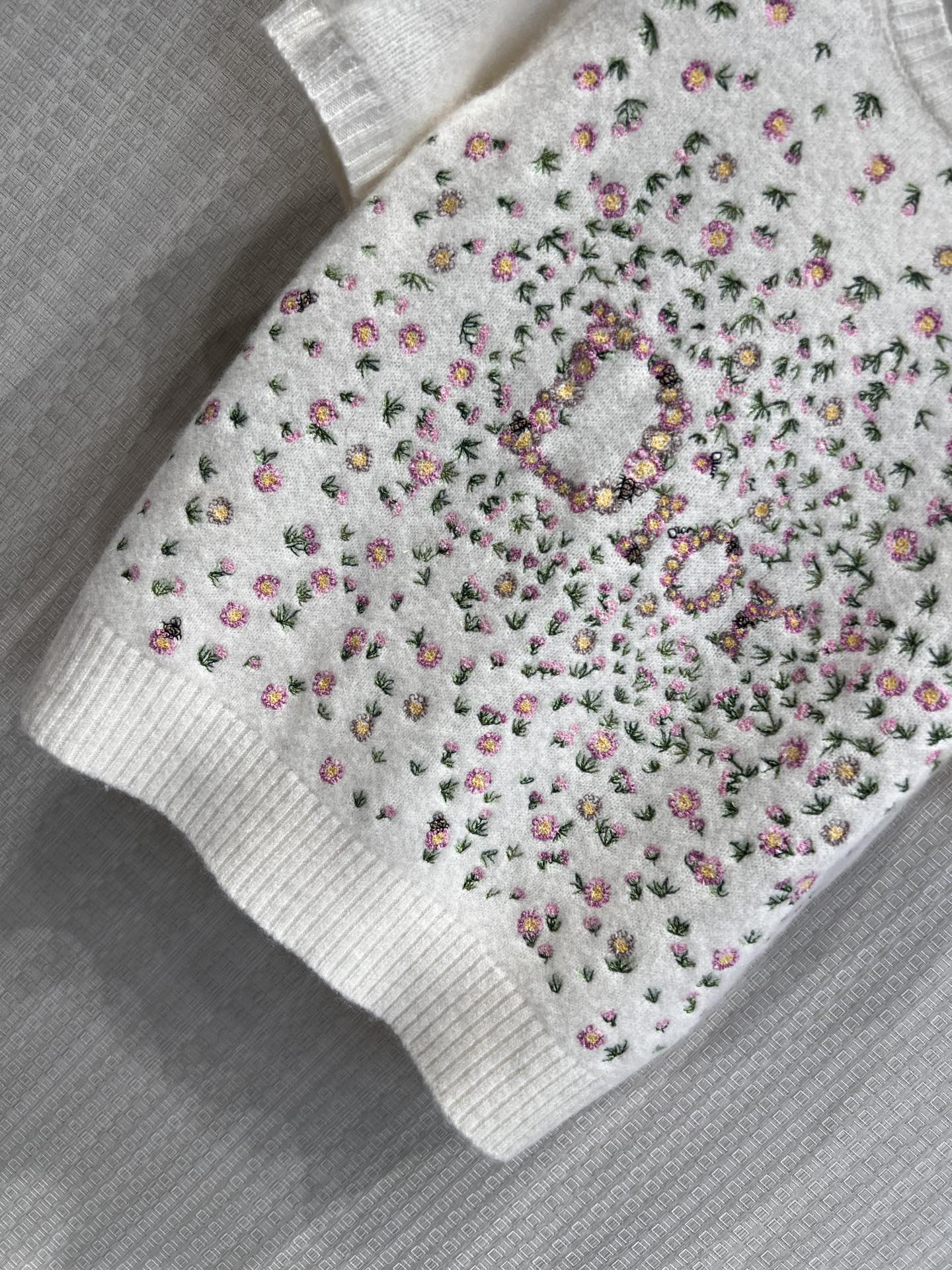CD 26s Short-Sleeved Embroidered Sweater Ivory Cashmere