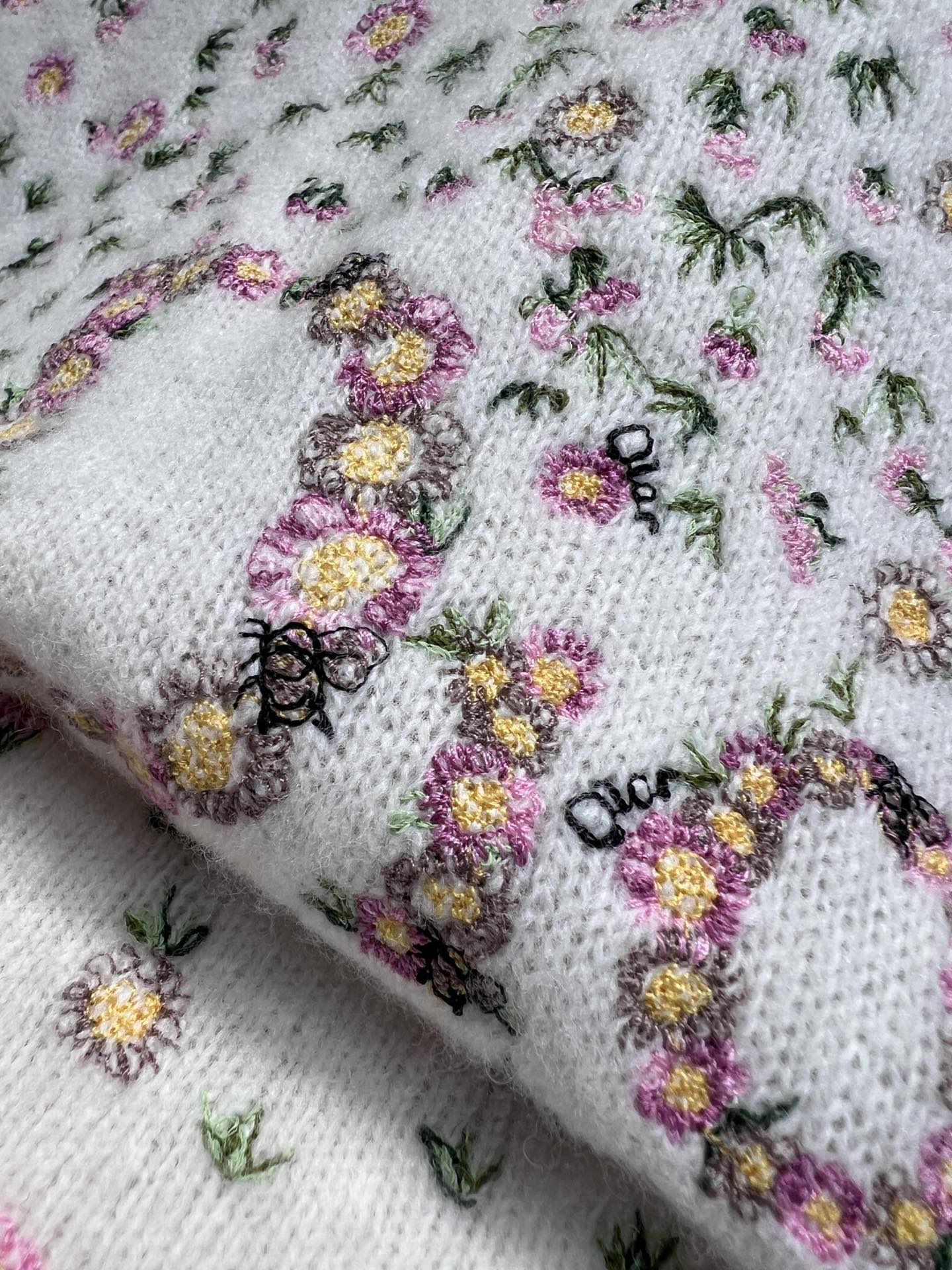 CD 26s Short-Sleeved Embroidered Sweater Ivory Cashmere