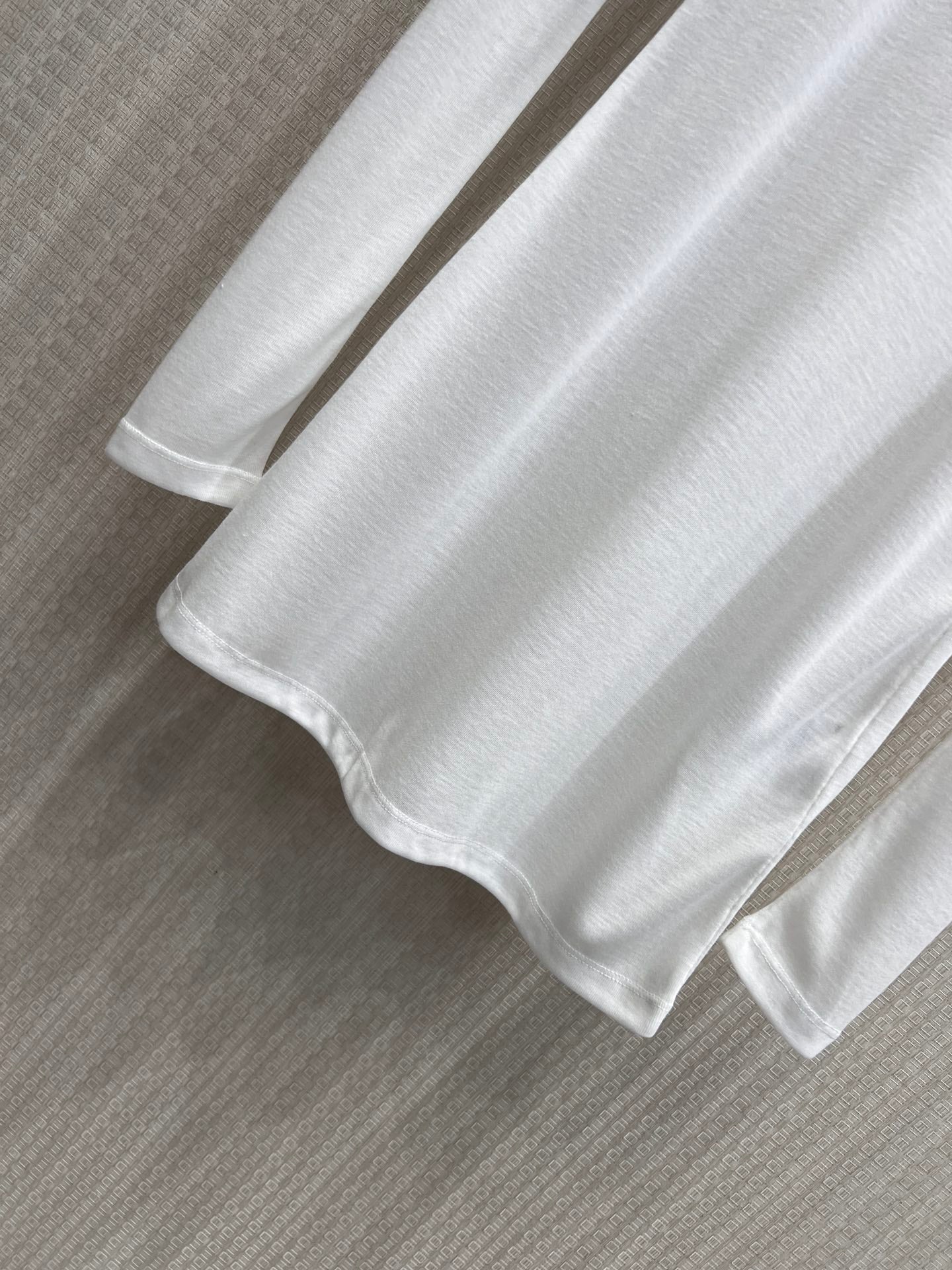 Miu 26s Thin Long-Sleeve T-Shirt White Cotton 370119