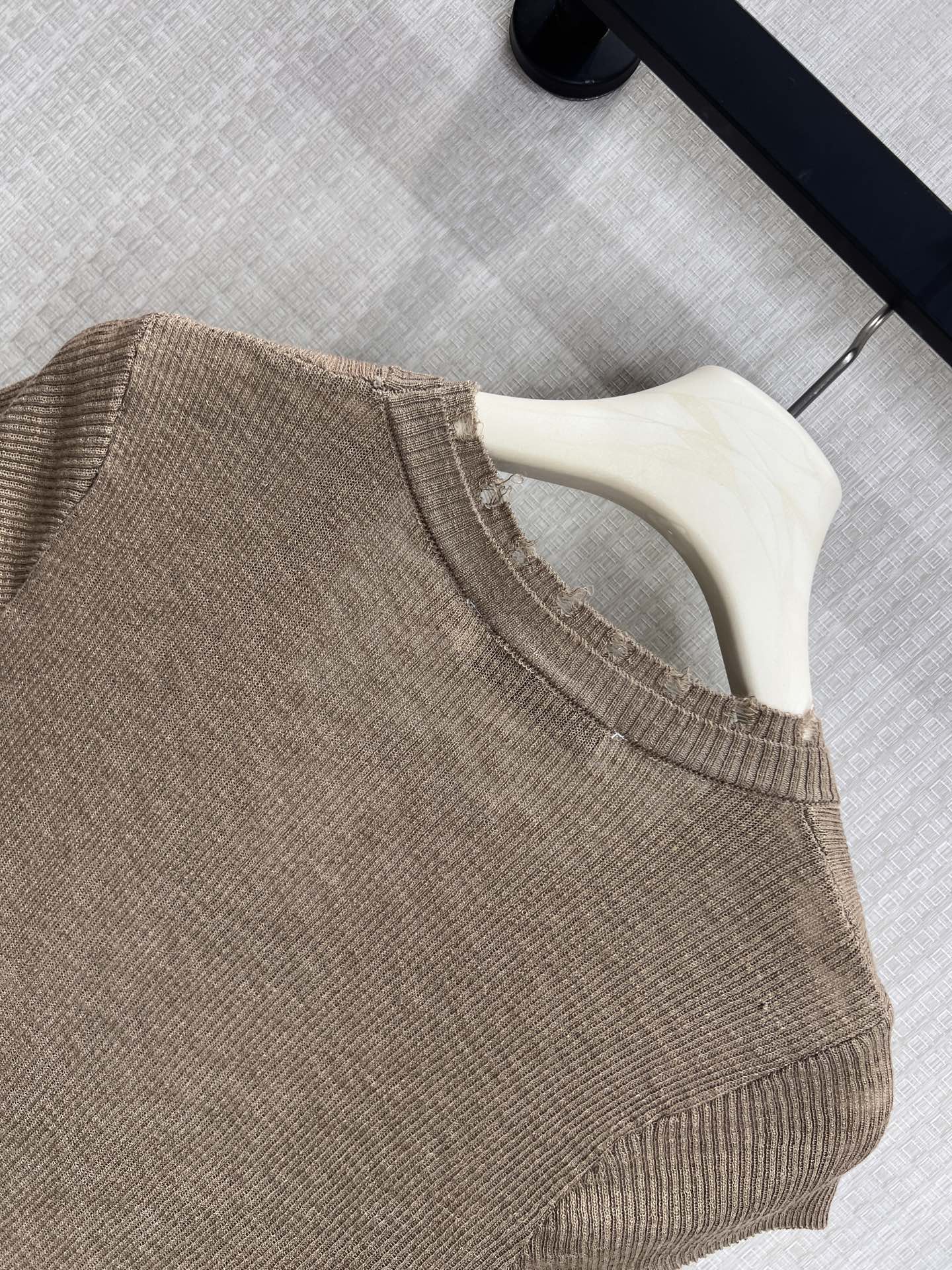 CD 2026 Short-Sleeve Top Brown Ribbed Knit
