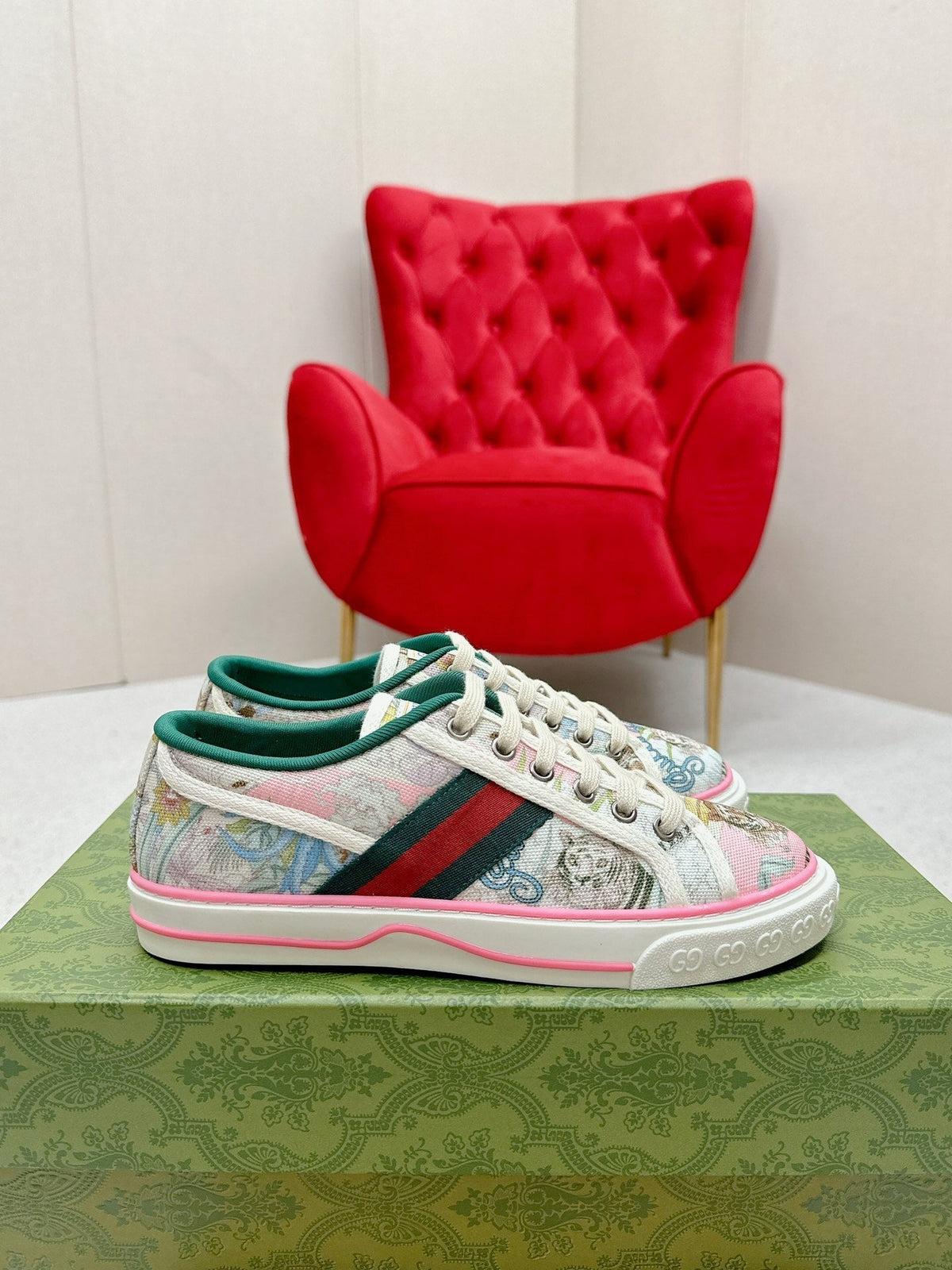 Gucci 26s Low Top Sneakers In Multicolor Canvas Style 26