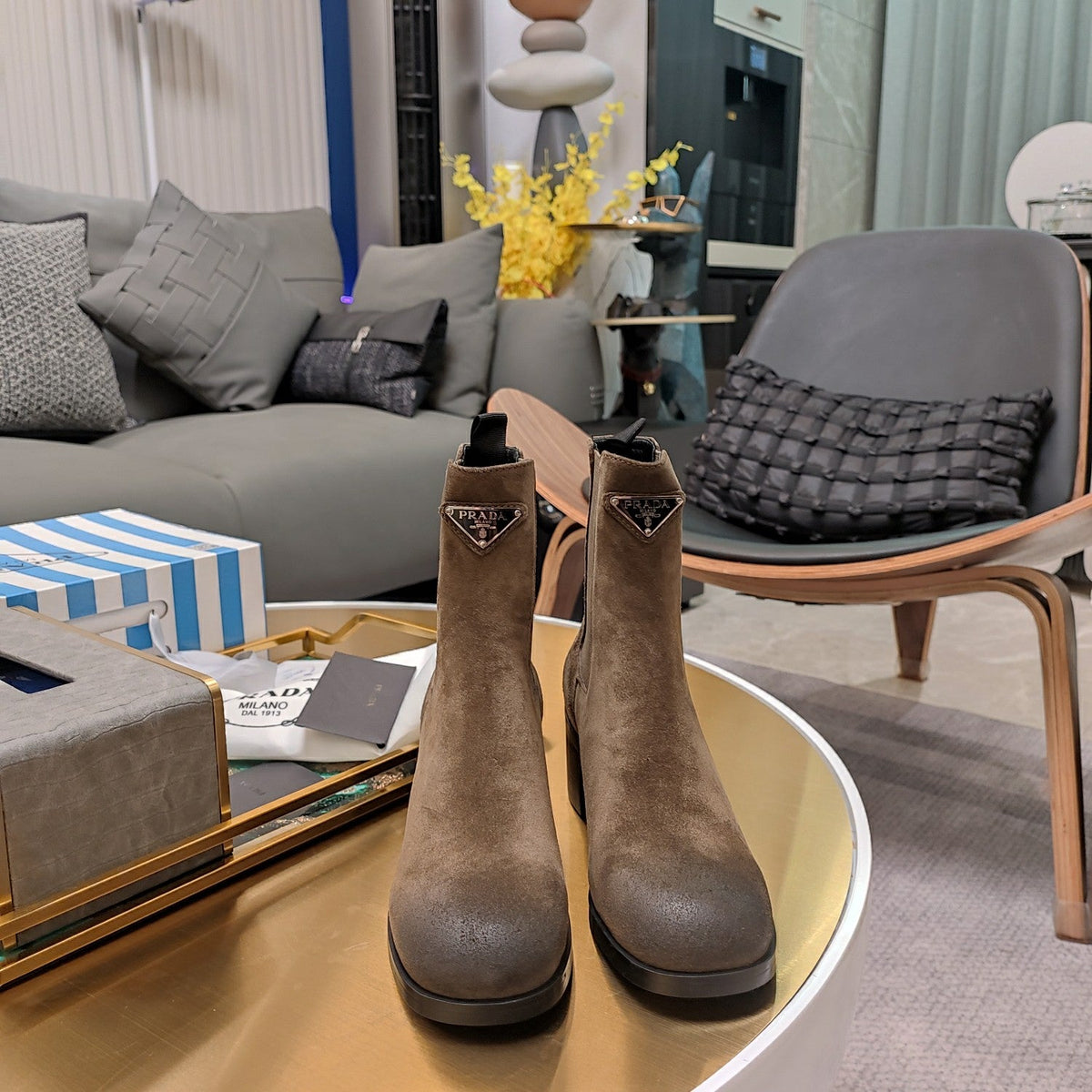 Prada 26s Chelsea Boots 6cm Brown Suede Triangle Logo Leather 109475