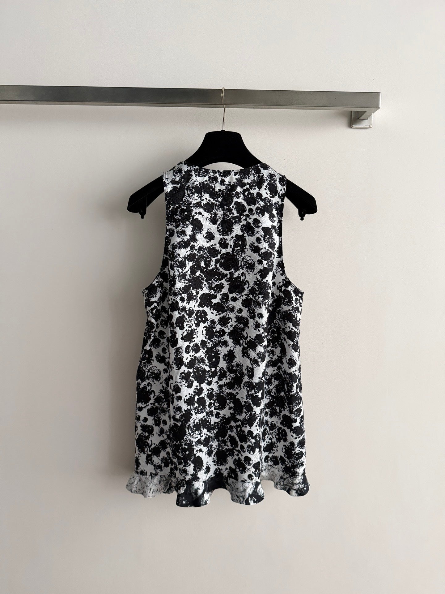 CC 26s Printed Sleeveless Vest Black White Silk 363756