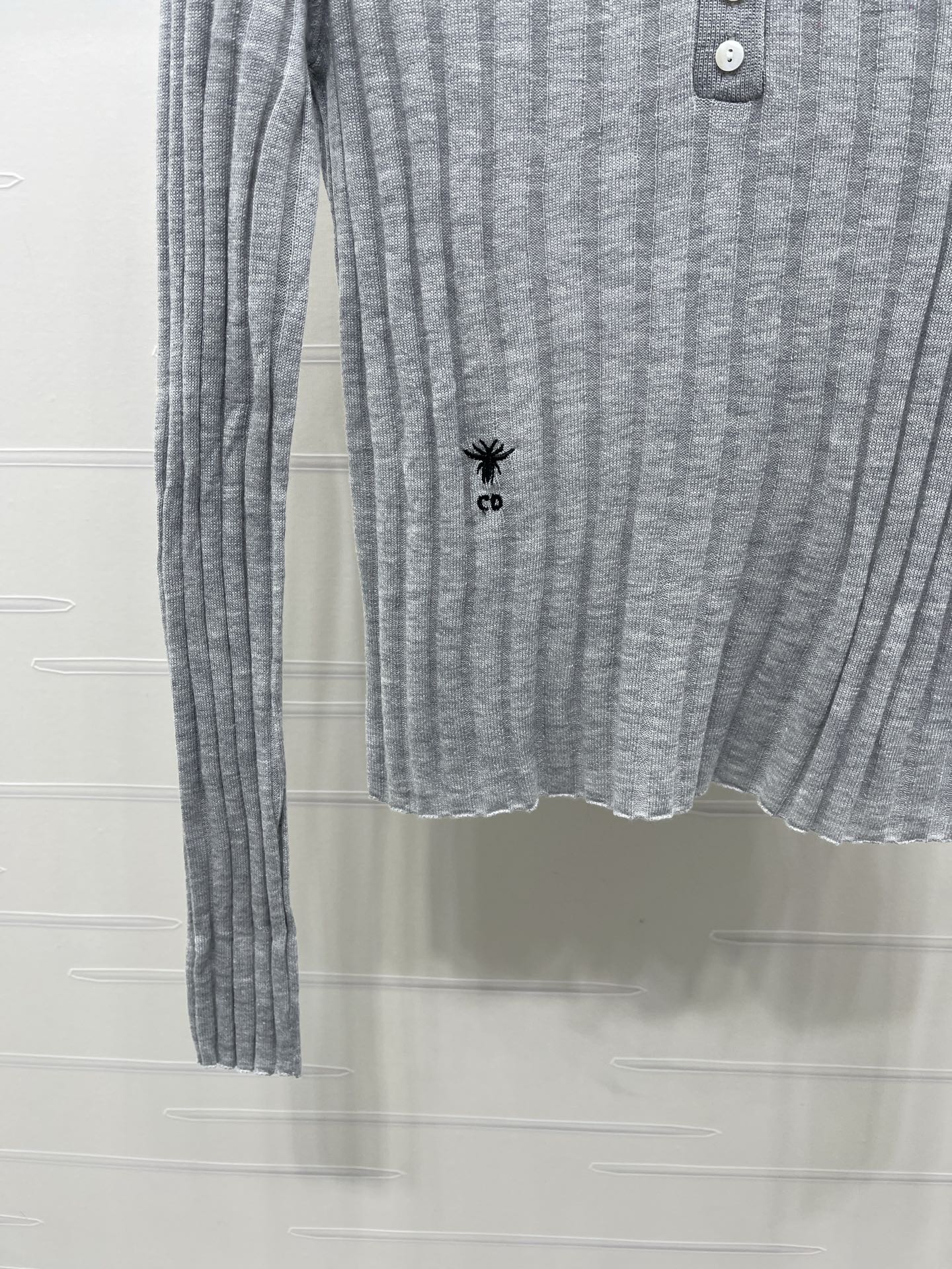 CD 26s Button-Down Knit Long-Sleeved Top 406586