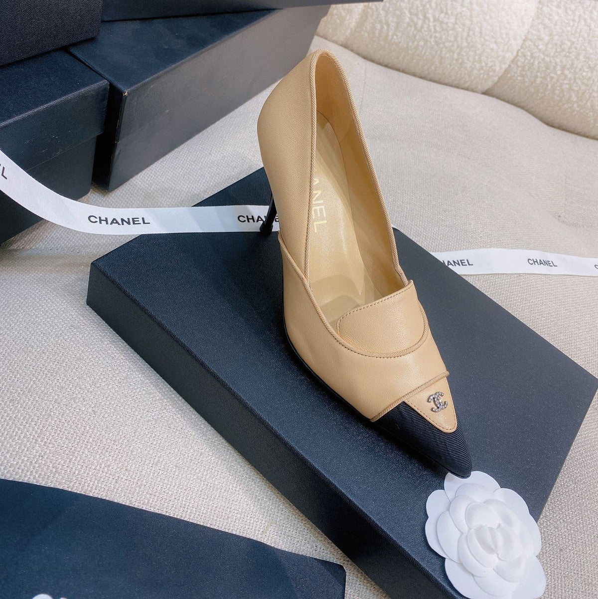 Chanel 26s Pumps Beige Black Grosgrain Leather 156614
