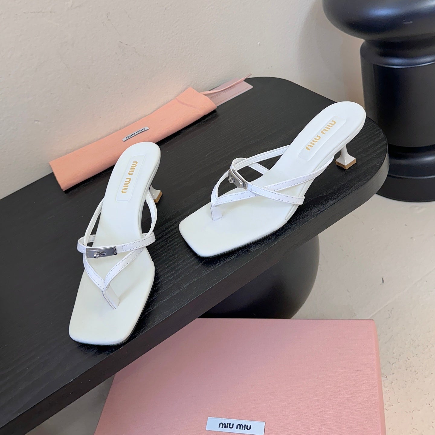 Miumiu 26s Low-Heel Thong Sandals In White Calfskin