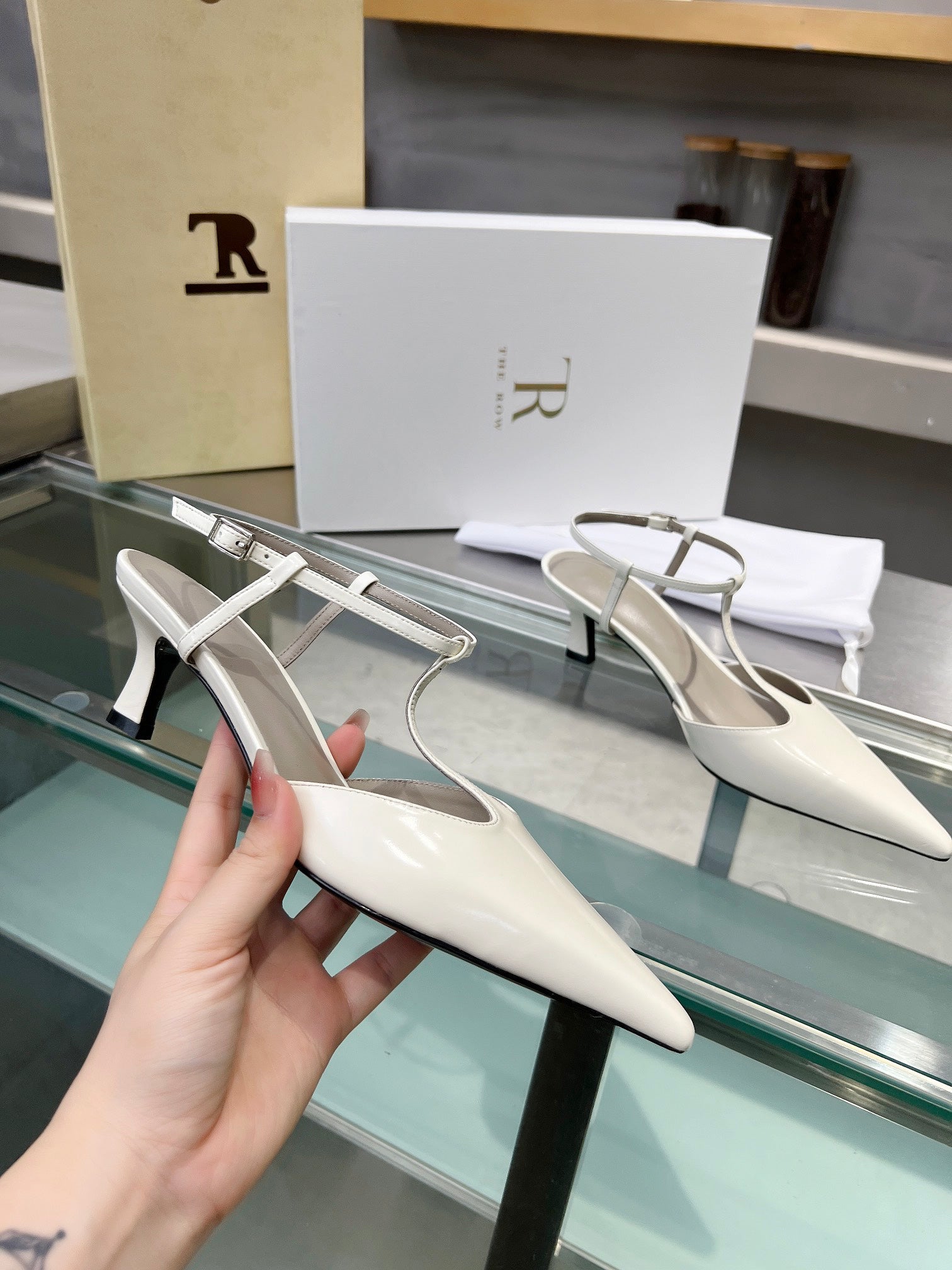 The Row 26s Pointed-Toe Slingbacks White Lambskin 997835