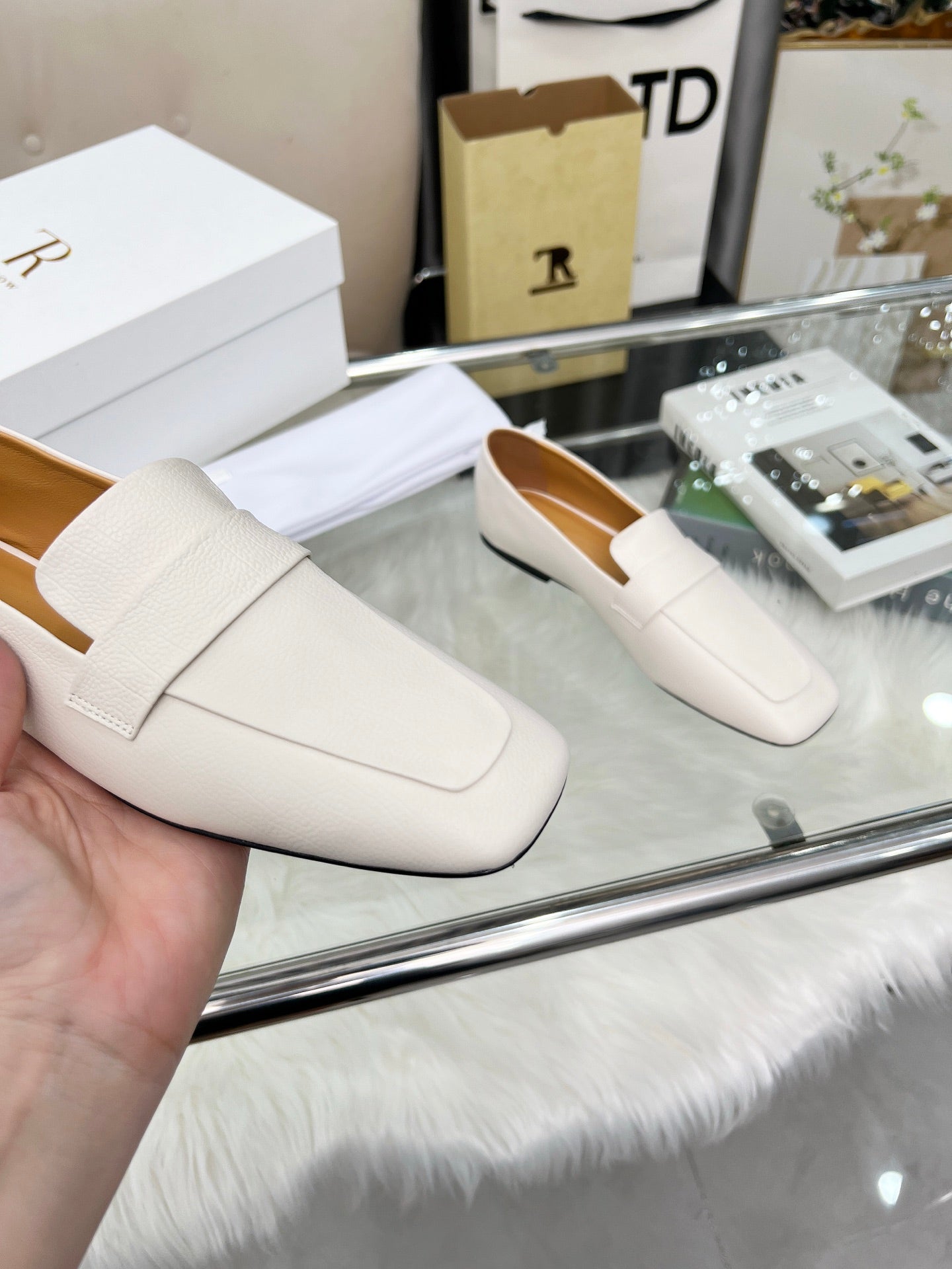 TR Toe Low Mouth Loafer White Calfskin 832650
