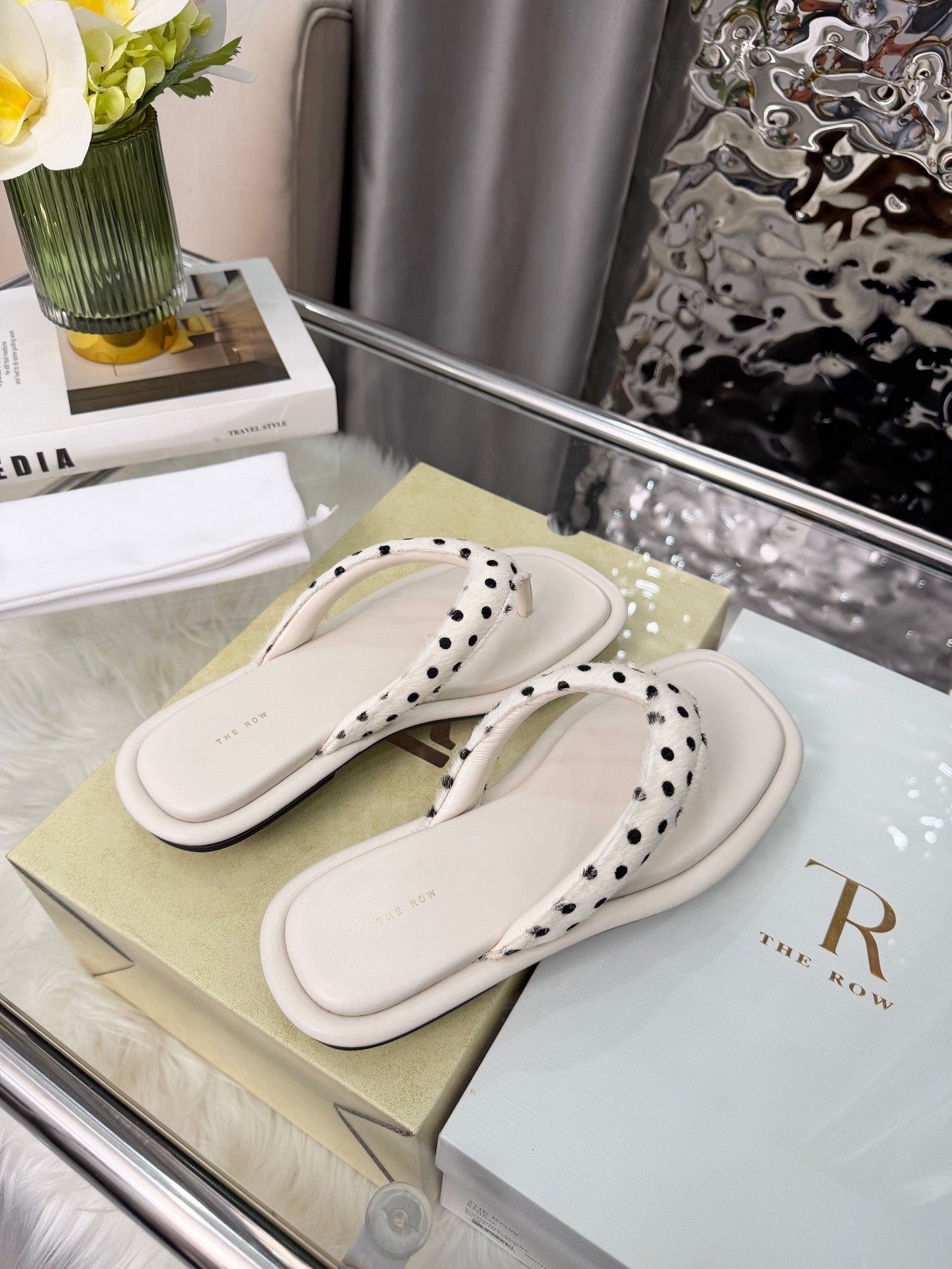 The Row Ginza Thong Sandals White Sheepskin Horsehair 707575