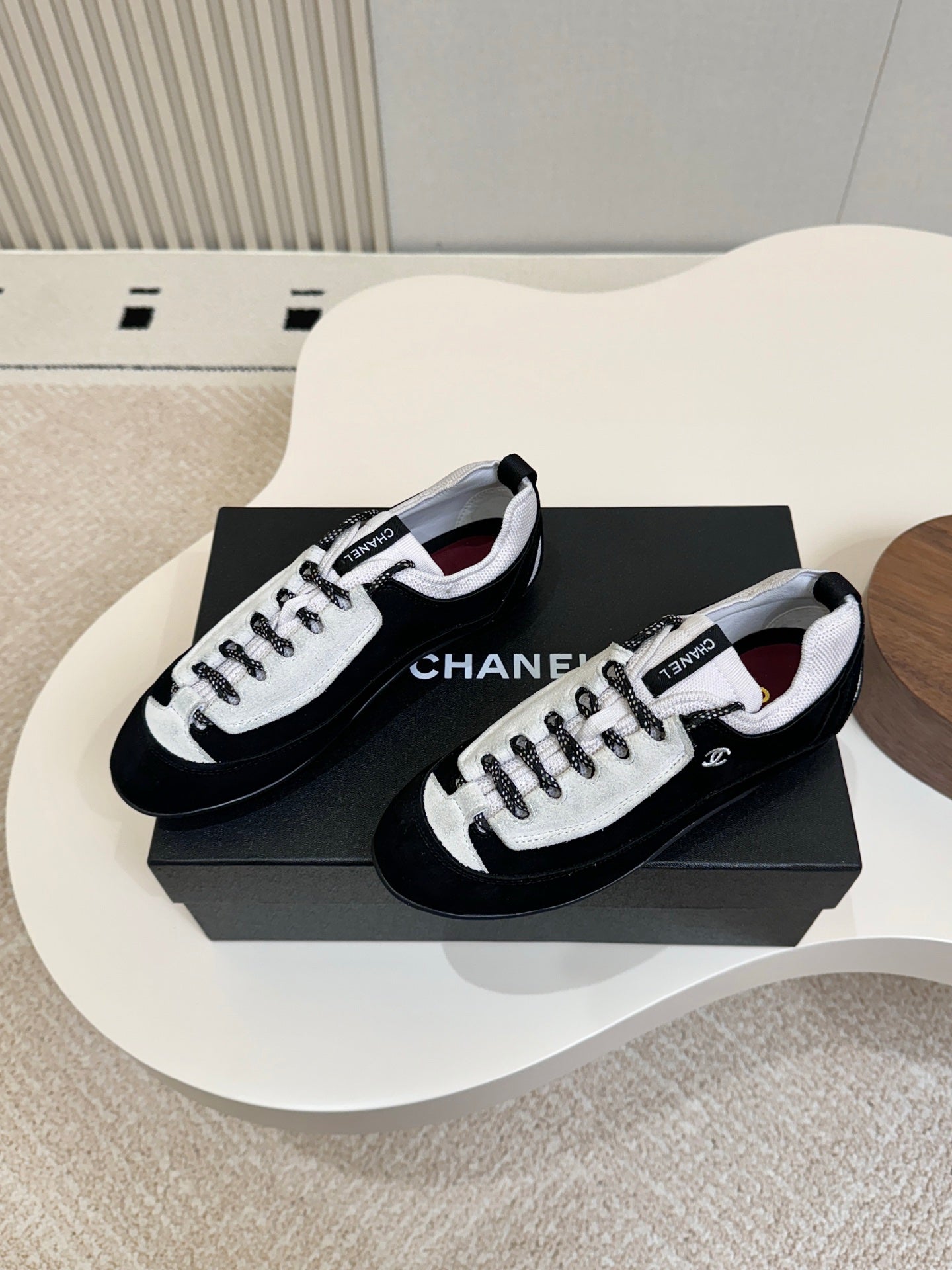 CC Métiers d’art 2026 Sneakers Black White Suede 859563