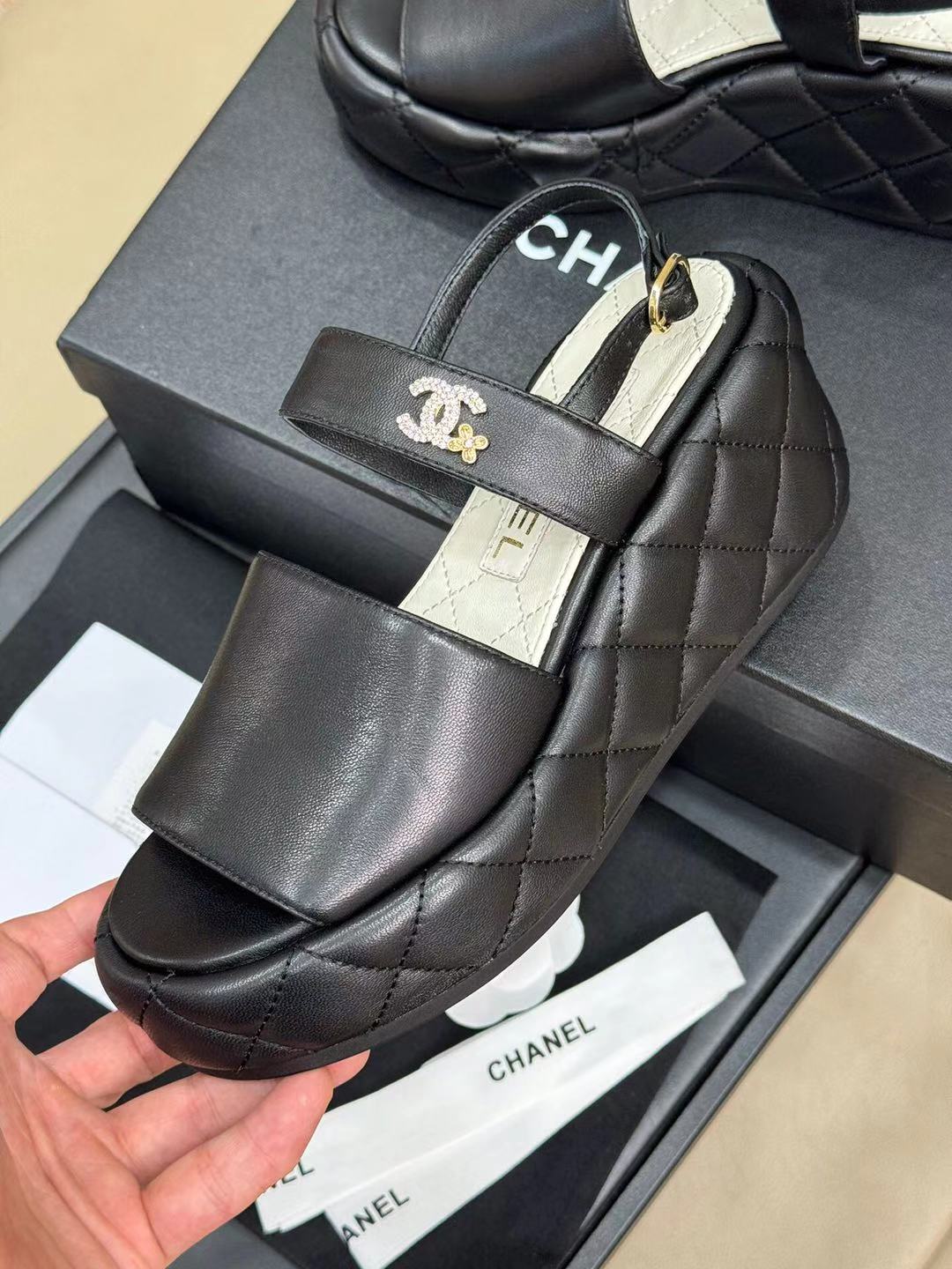 CC HIGH WEDGE SANDALS IN BLACK LAMBSKIN