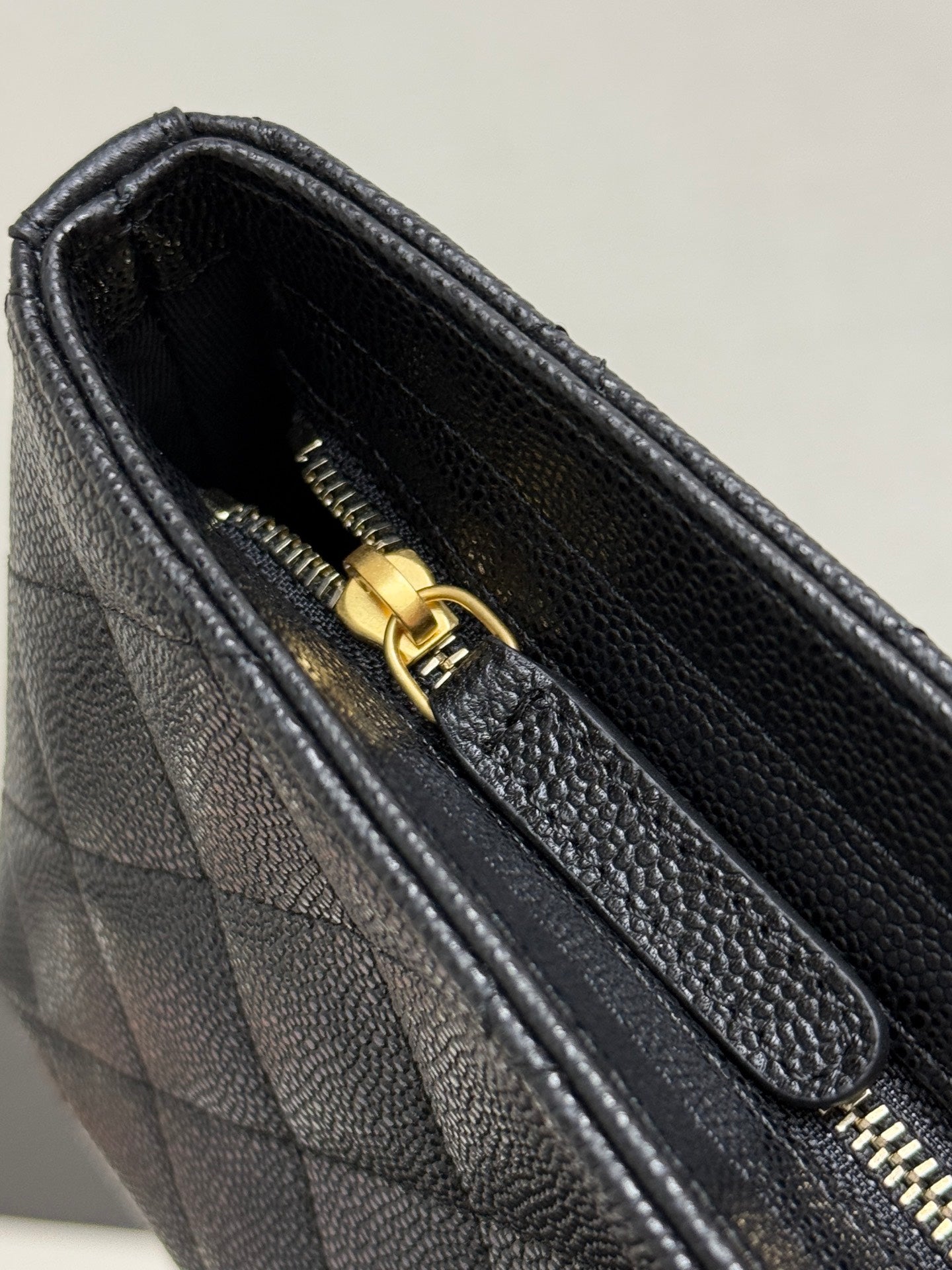 CC 25s Pouch 23cm AP4700 Black Caviar