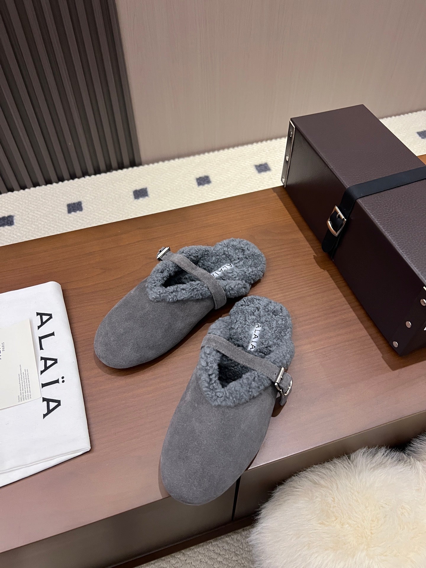 Alaia Ballet Flats Grey Merino Shearling 986454