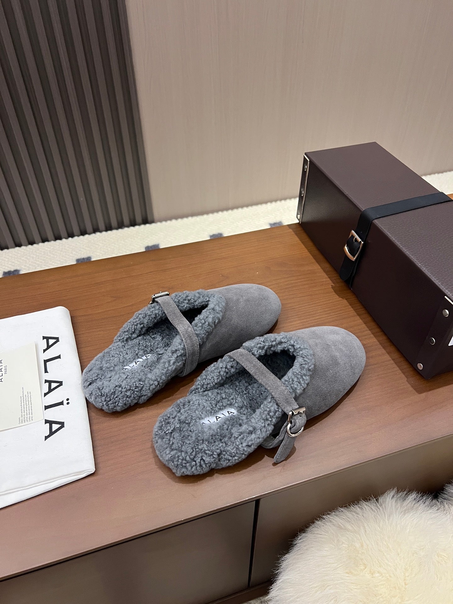 Alaia Ballet Flats Grey Merino Shearling 986454