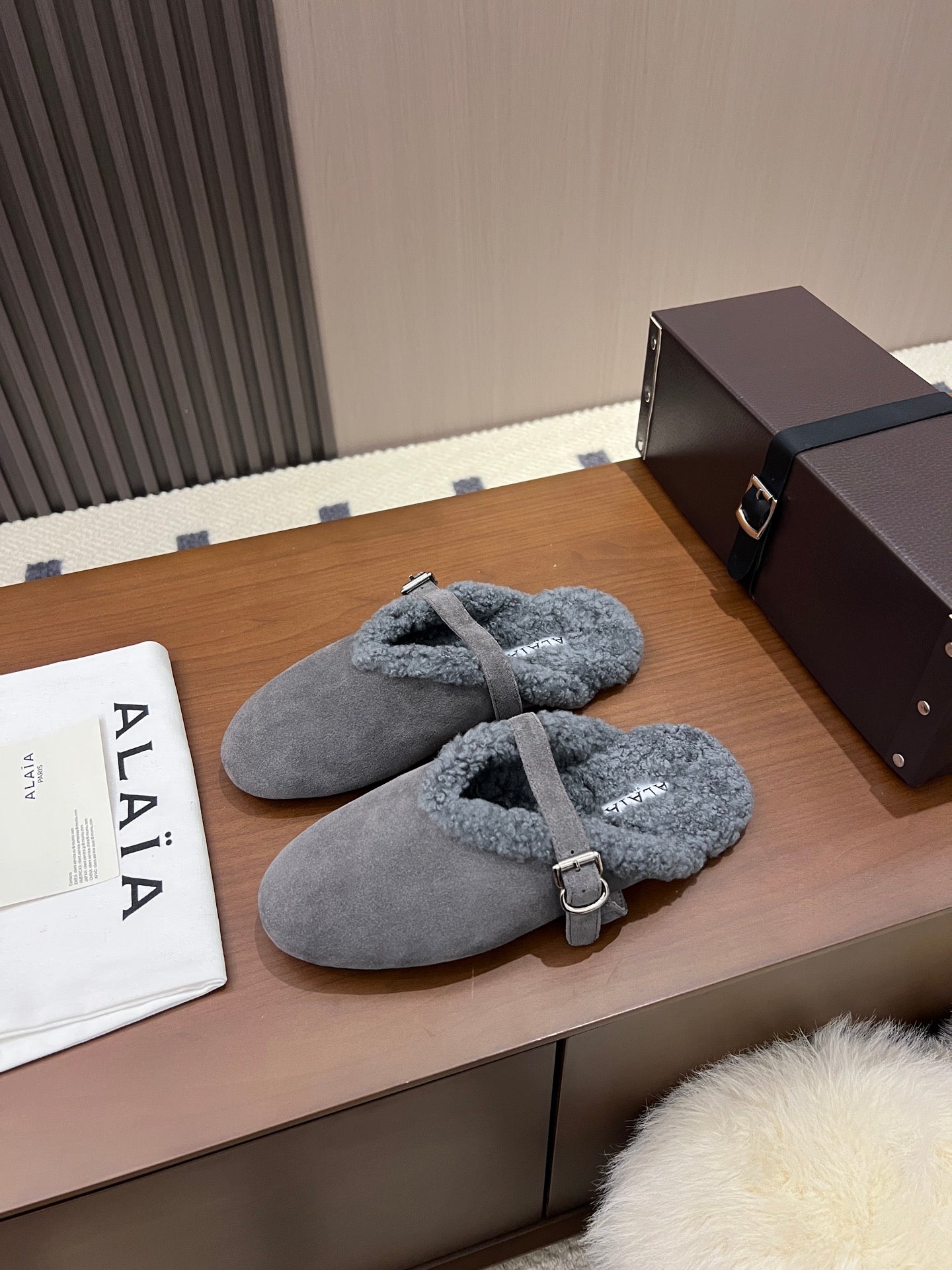 Alaia Ballet Flats Grey Merino Shearling 986454