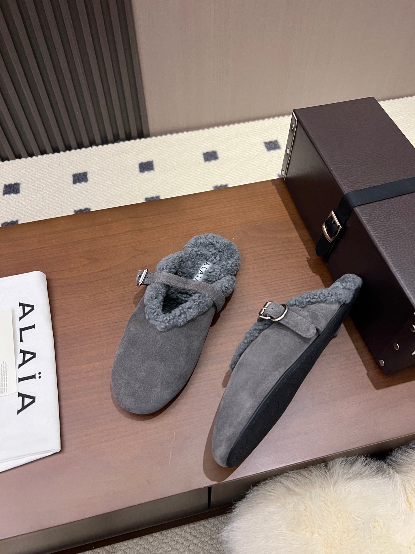 Alaia Ballet Flats Grey Merino Shearling 986454