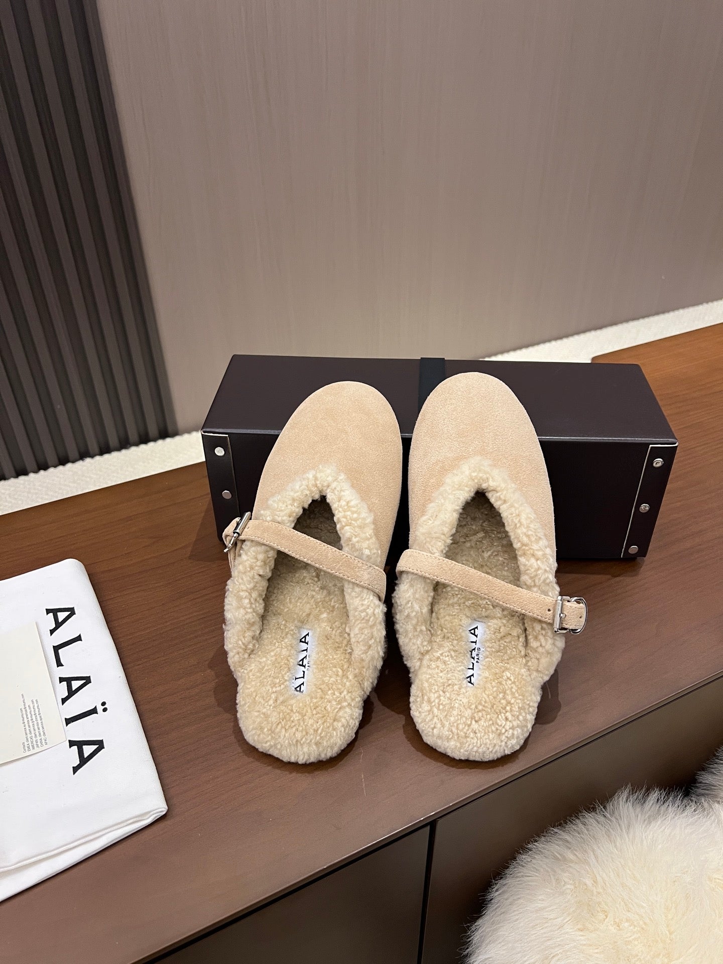 Alaia Ballet Flats Ivory Merino Shearling 986453