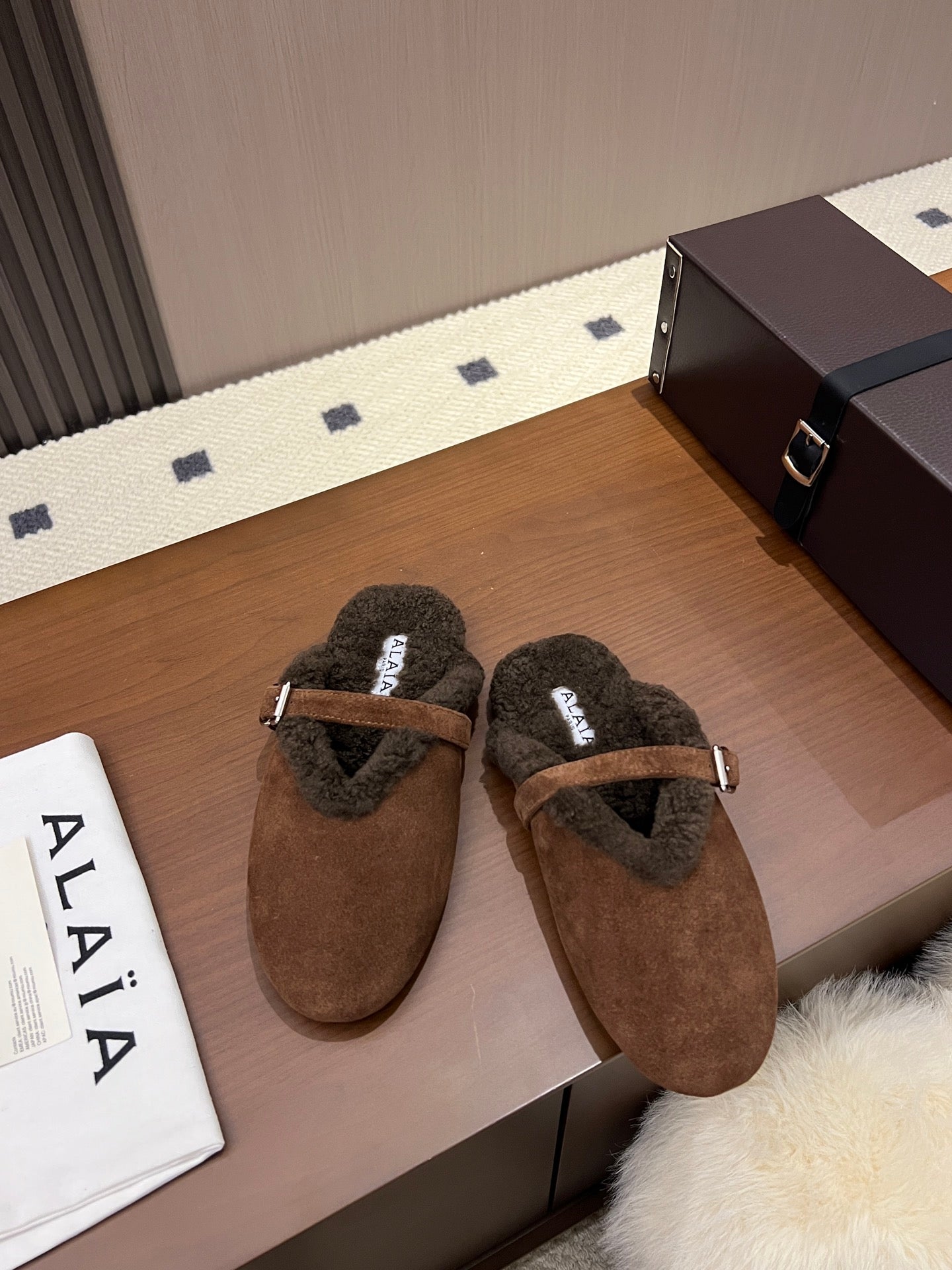 Alaia Ballet Flats Coffee Merino Shearling 986452