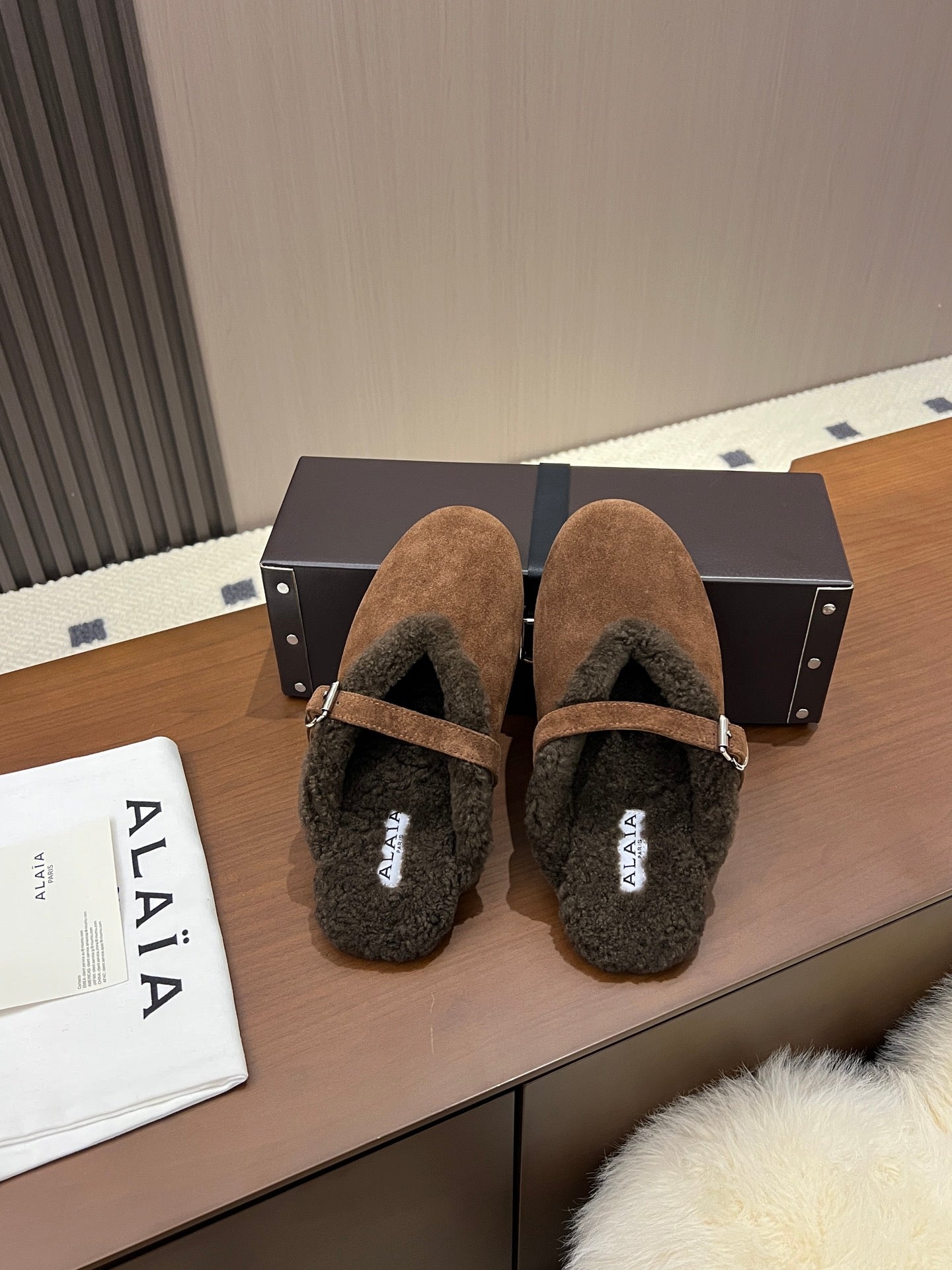 Alaia Ballet Flats Coffee Merino Shearling 986452