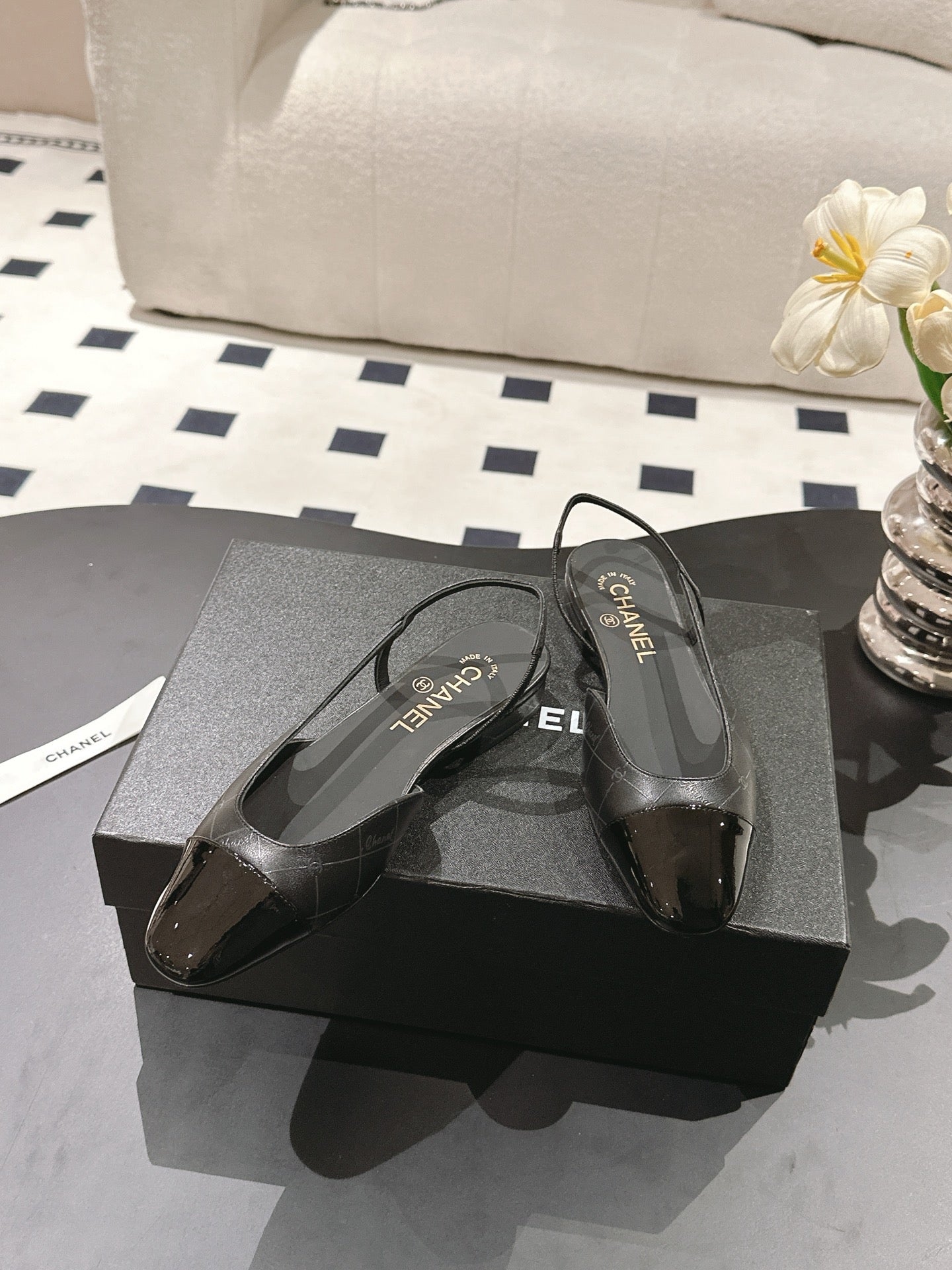 cc 25c slingback flat 15mm cross line pattern black lambskin 237492