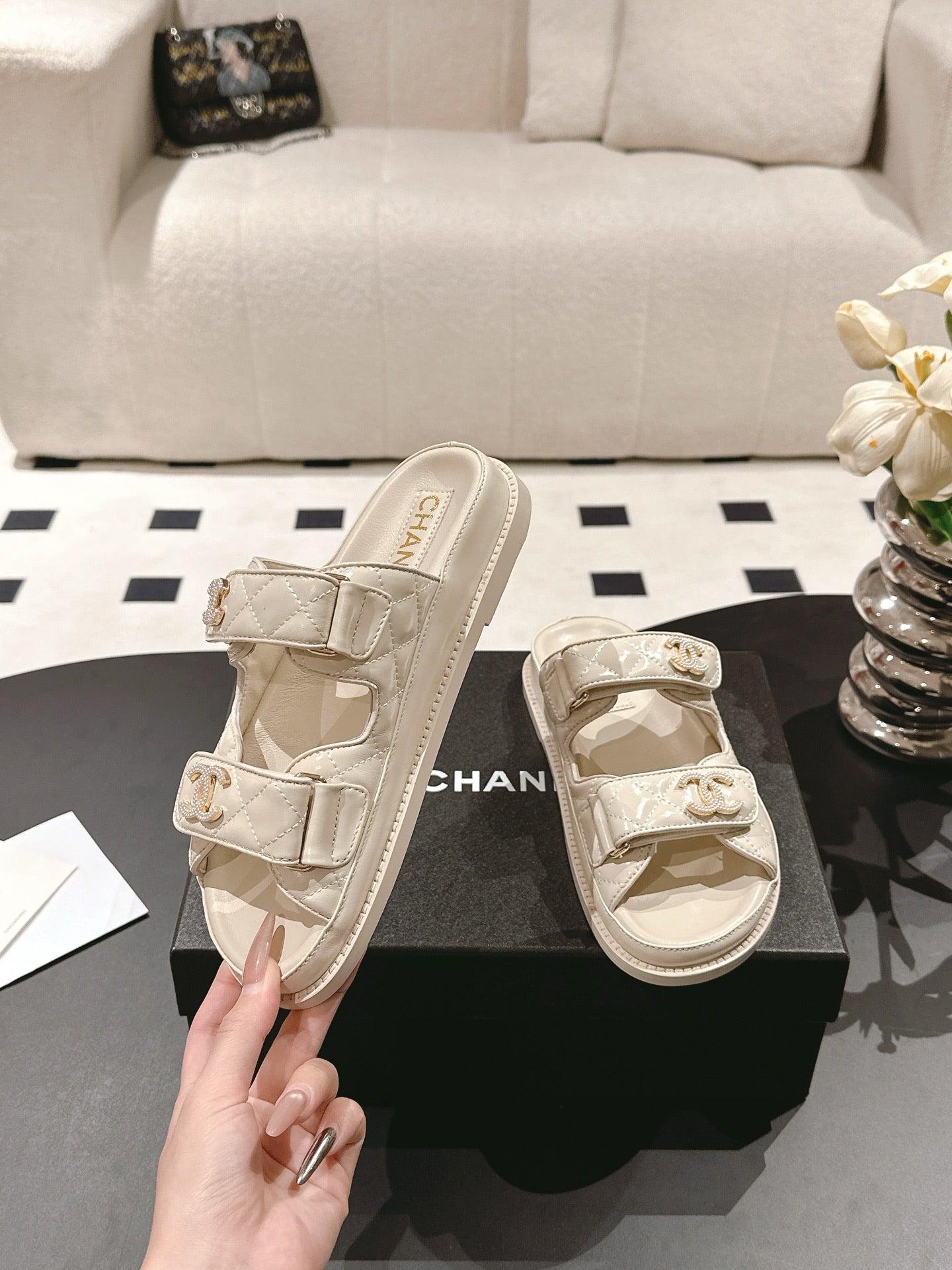 cc 25p logo with pearl mule sandal cream leather 237577