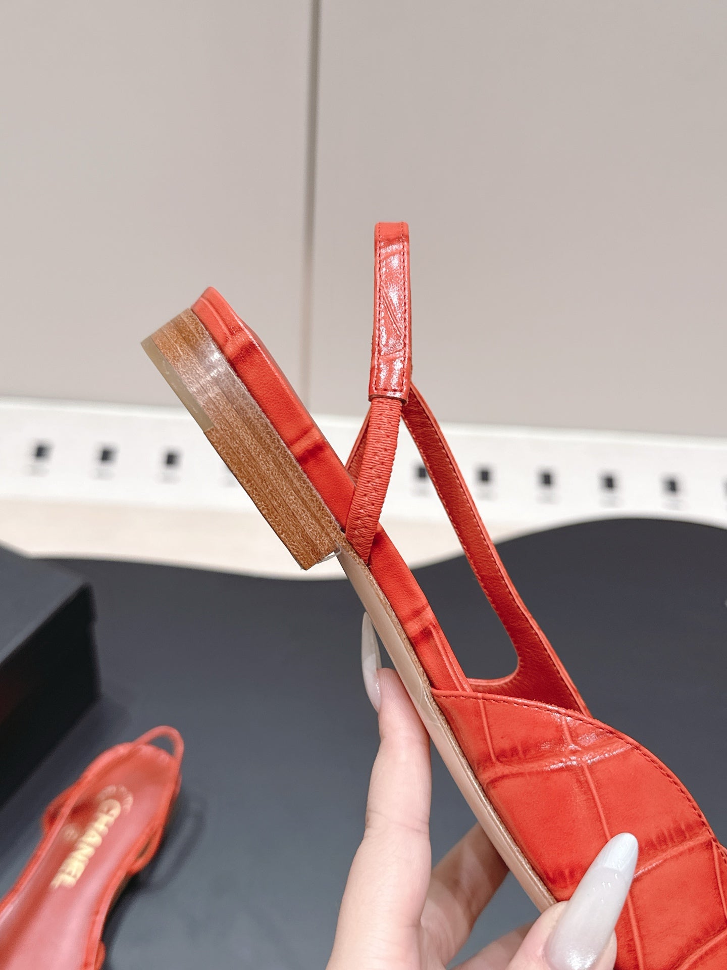 CC 26s Flat Pointed-Toe White Red Crocodile Embossed 922681