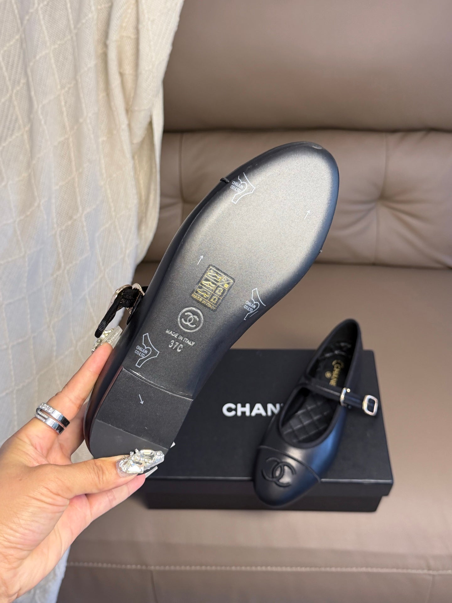 CC 26s Flat Mary Jane Black Sheepskin 995831