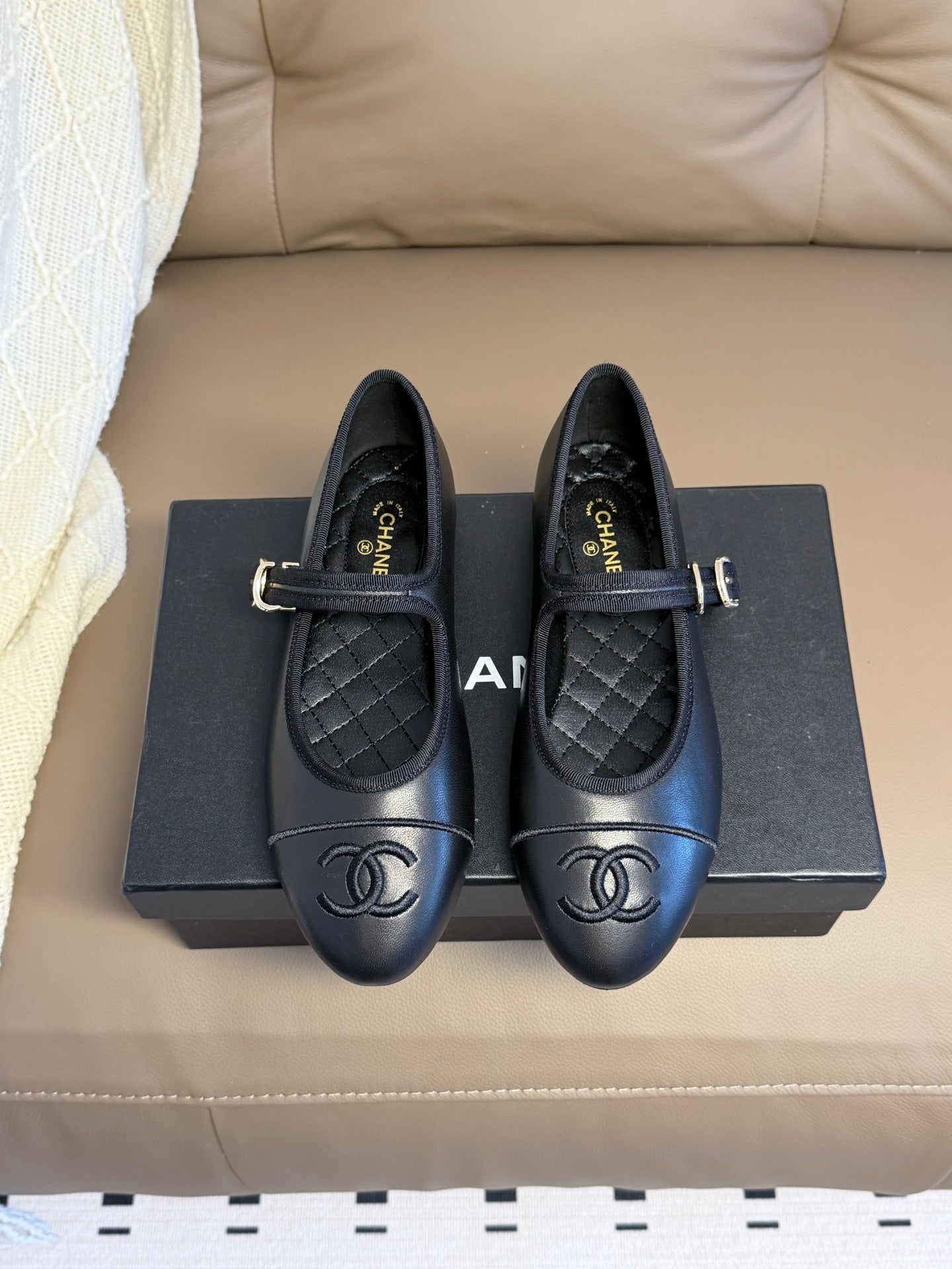 CC 26s Flat Mary Jane Black Sheepskin 995831