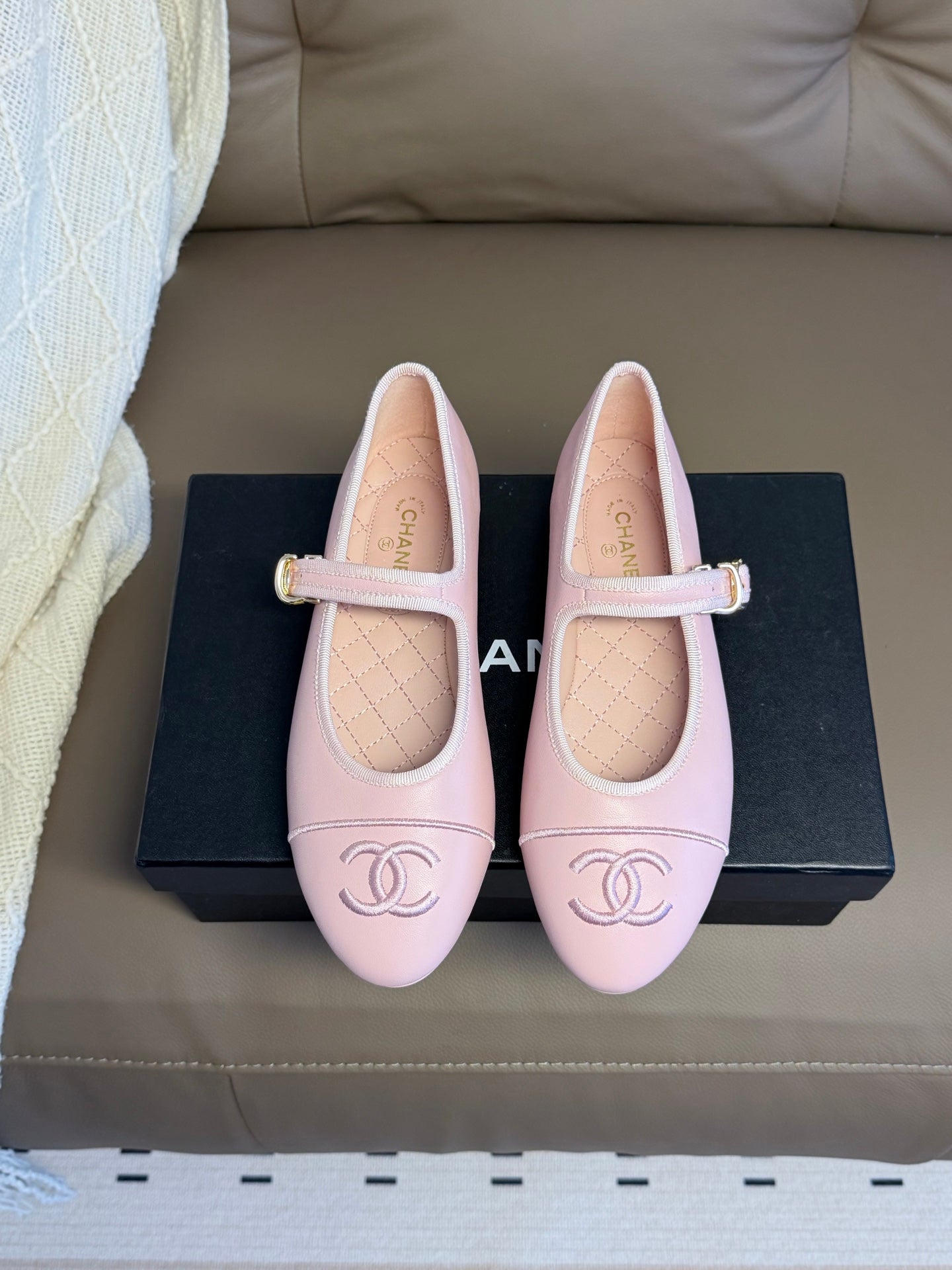 CC 26s Flat Mary Jane Light Pink Sheepskin 995832