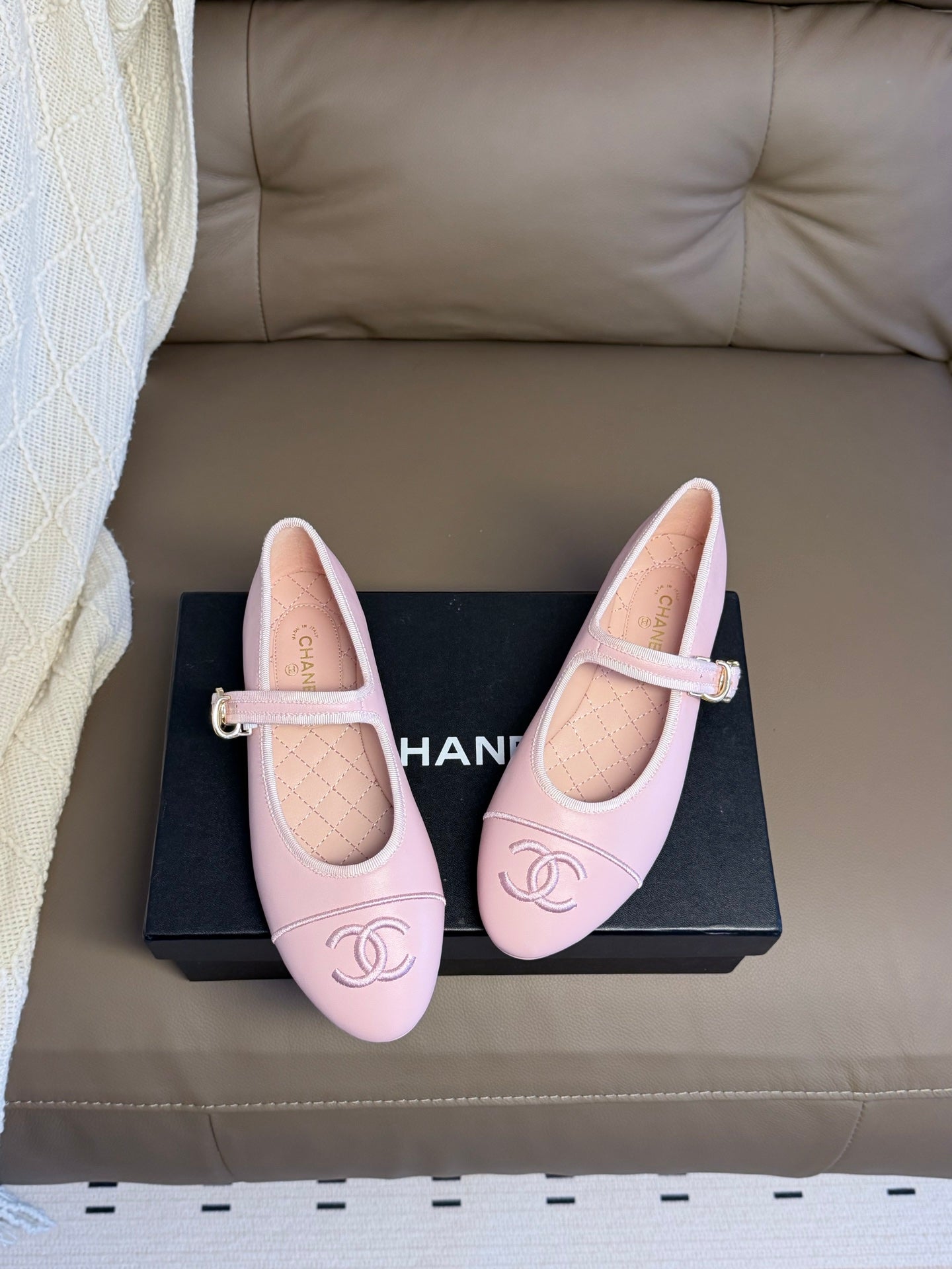 CC 26s Flat Mary Jane Light Pink Sheepskin 995832