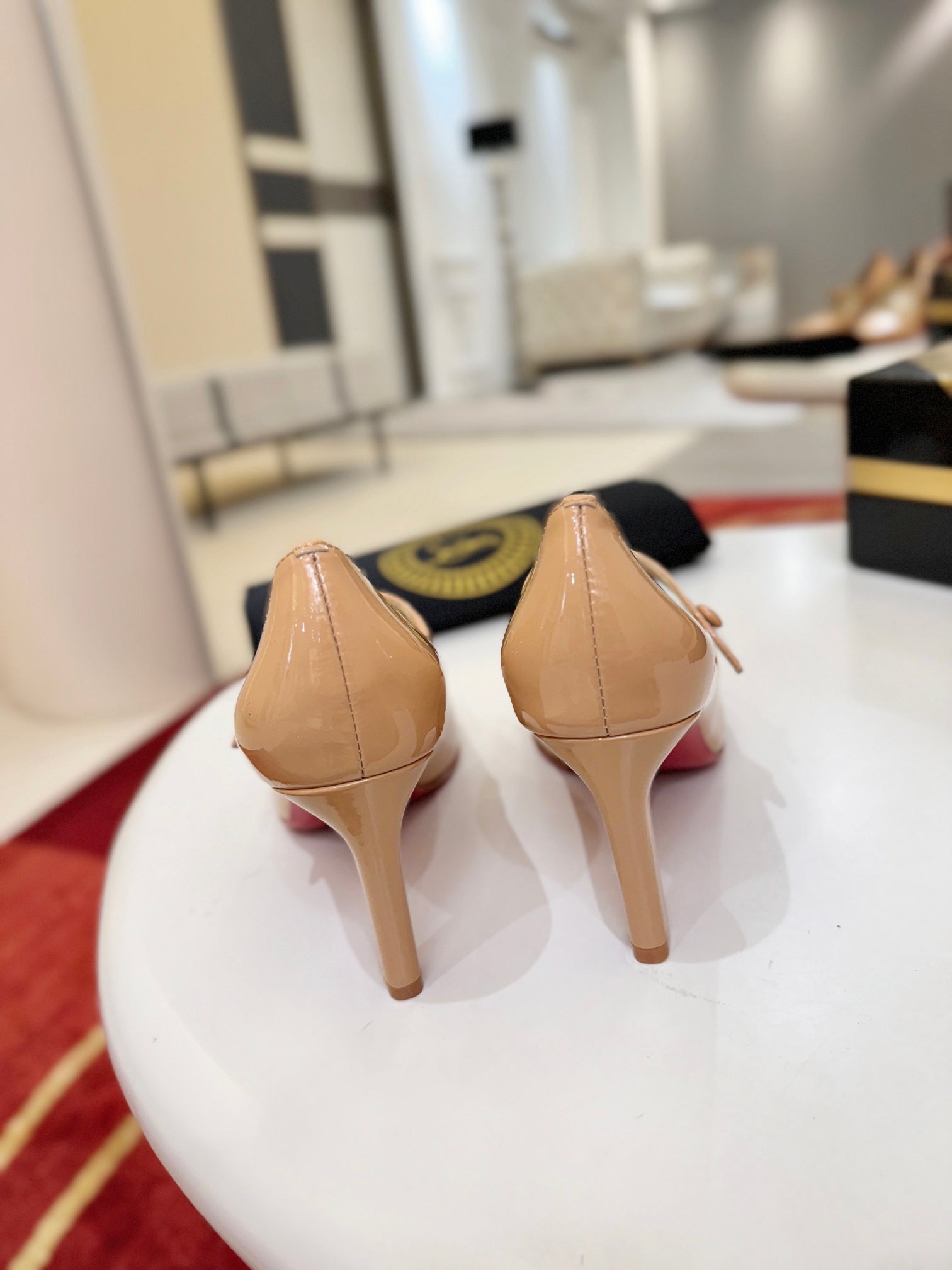 CL Pump 8.5cm Beige Patent Leather 825372