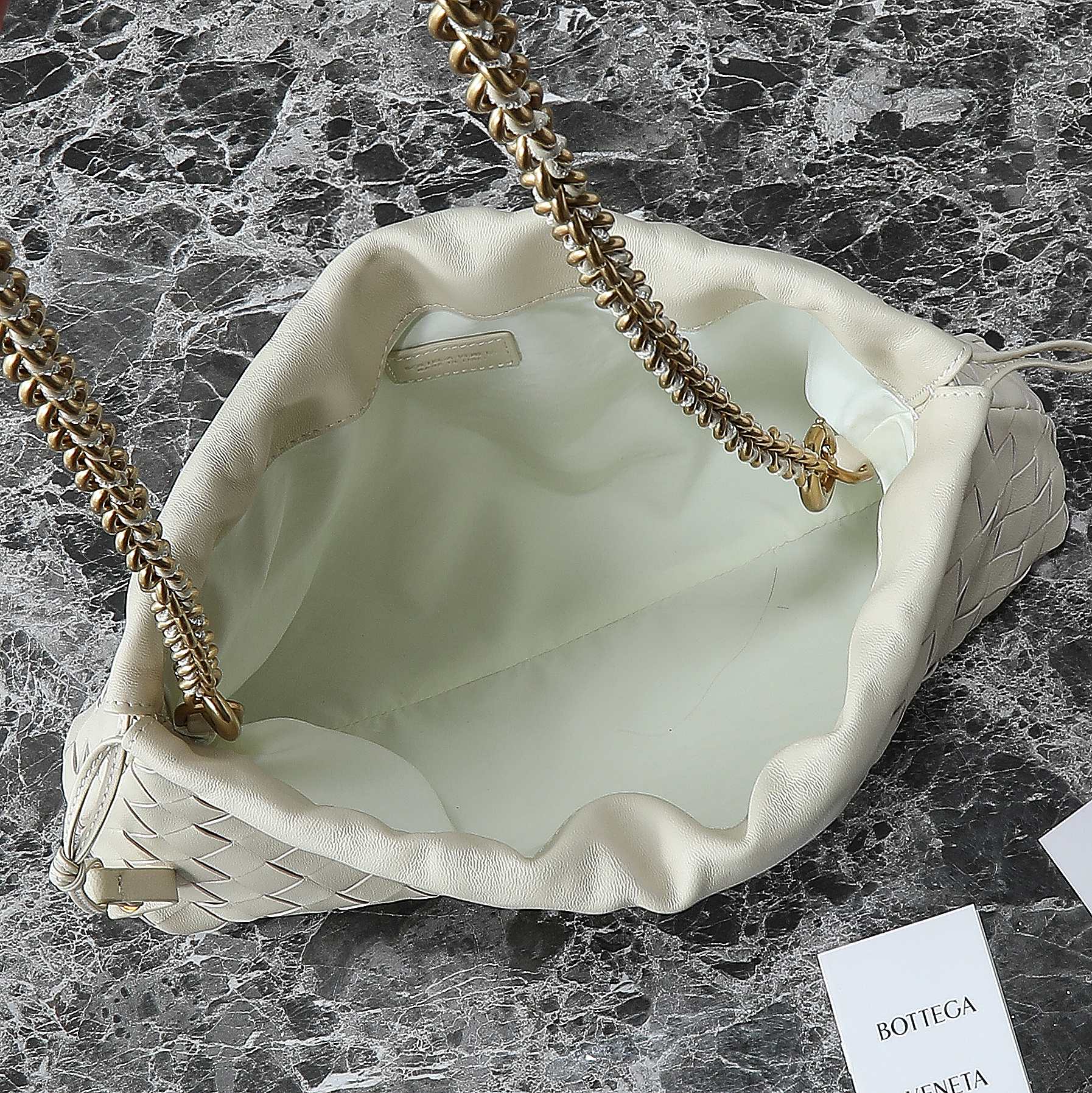 BV Dustbag Notte 33cm With Chain White Calfskin HW