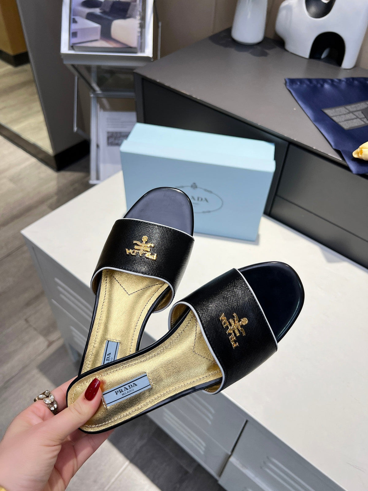 Prada 26s Slide Sandals Black Saffiano 140509