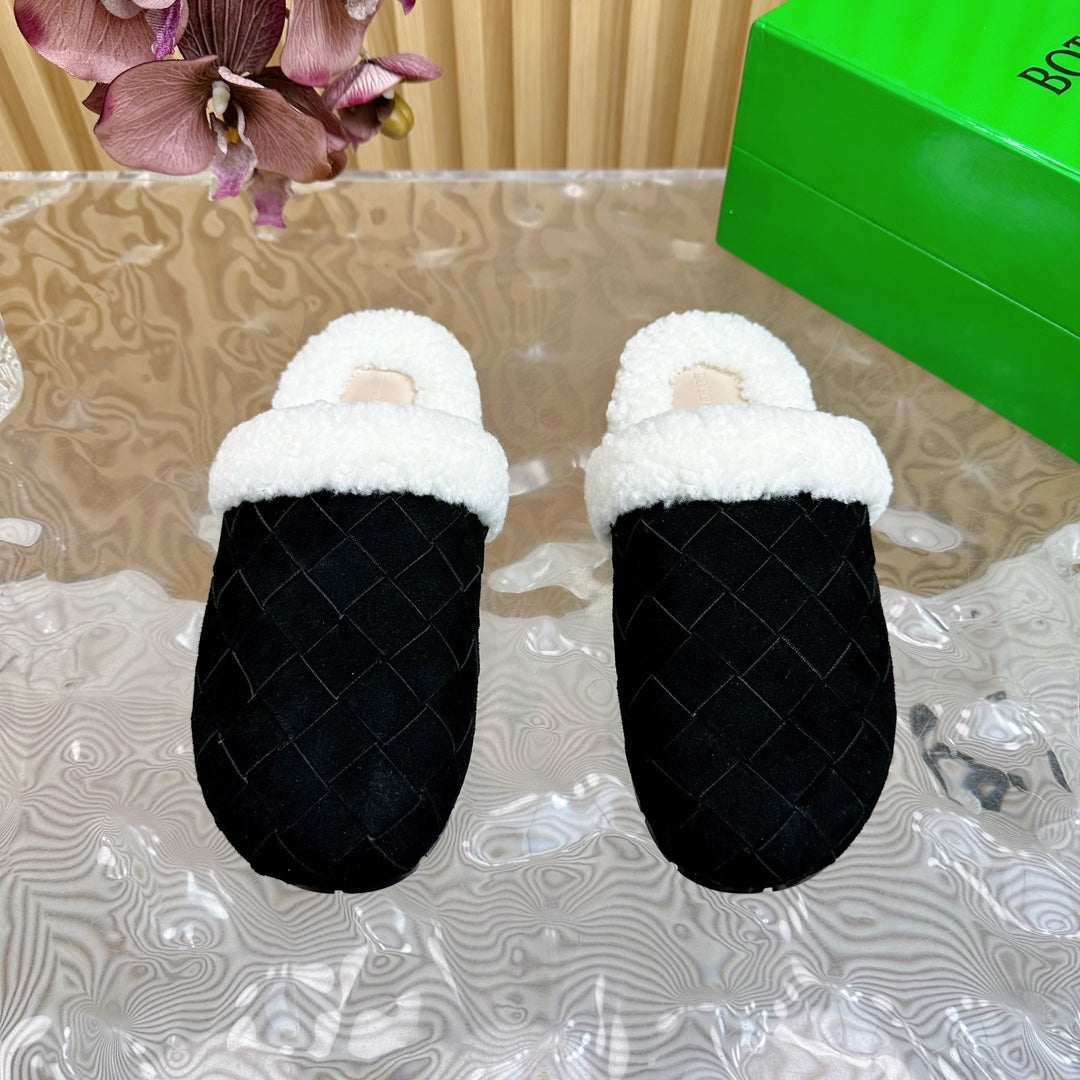 BV Mule Black Suede White Shearling 957414