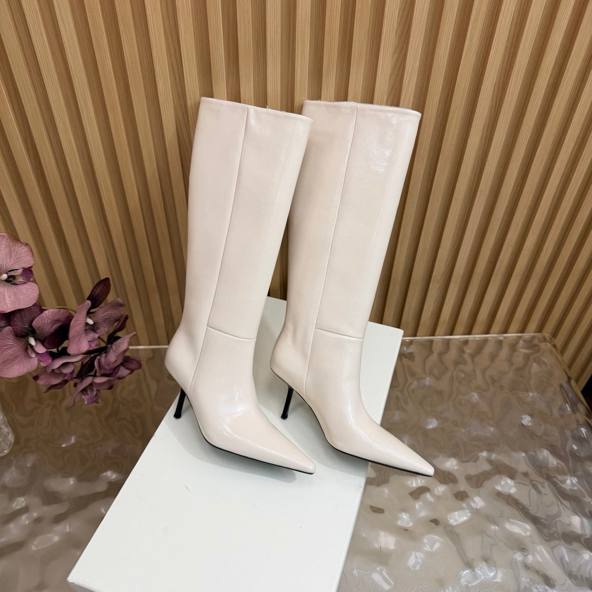 YSL 26s Pointed Toe Knee High Boots 8cm White Leather 122771