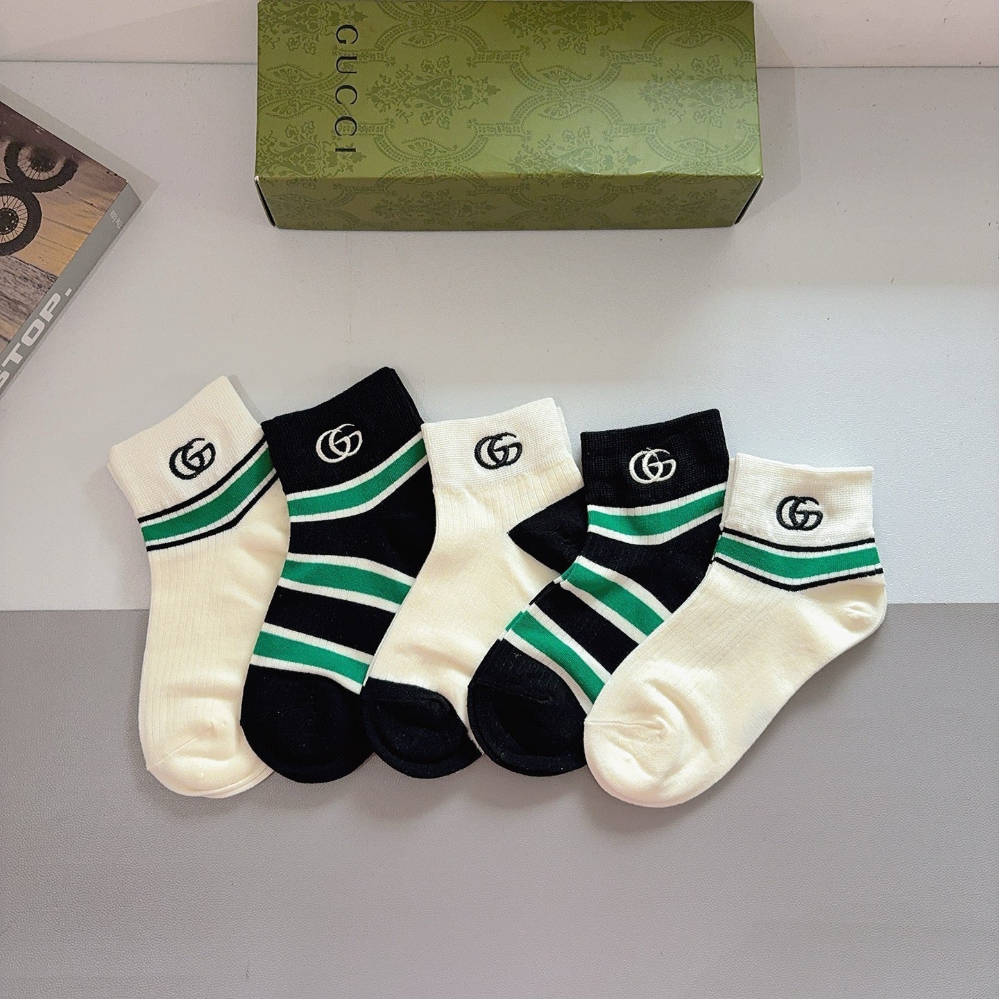 Classic Logo Socks 152307 (1 BOX)