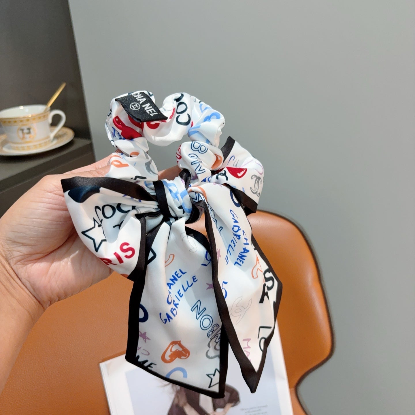 CC Scrunchie White Silk 210142