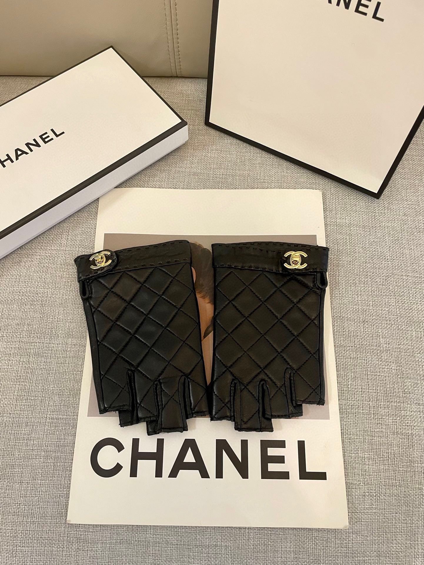 FINGERLESS GLOVES IN BLACK SHEEPSKIN 463845