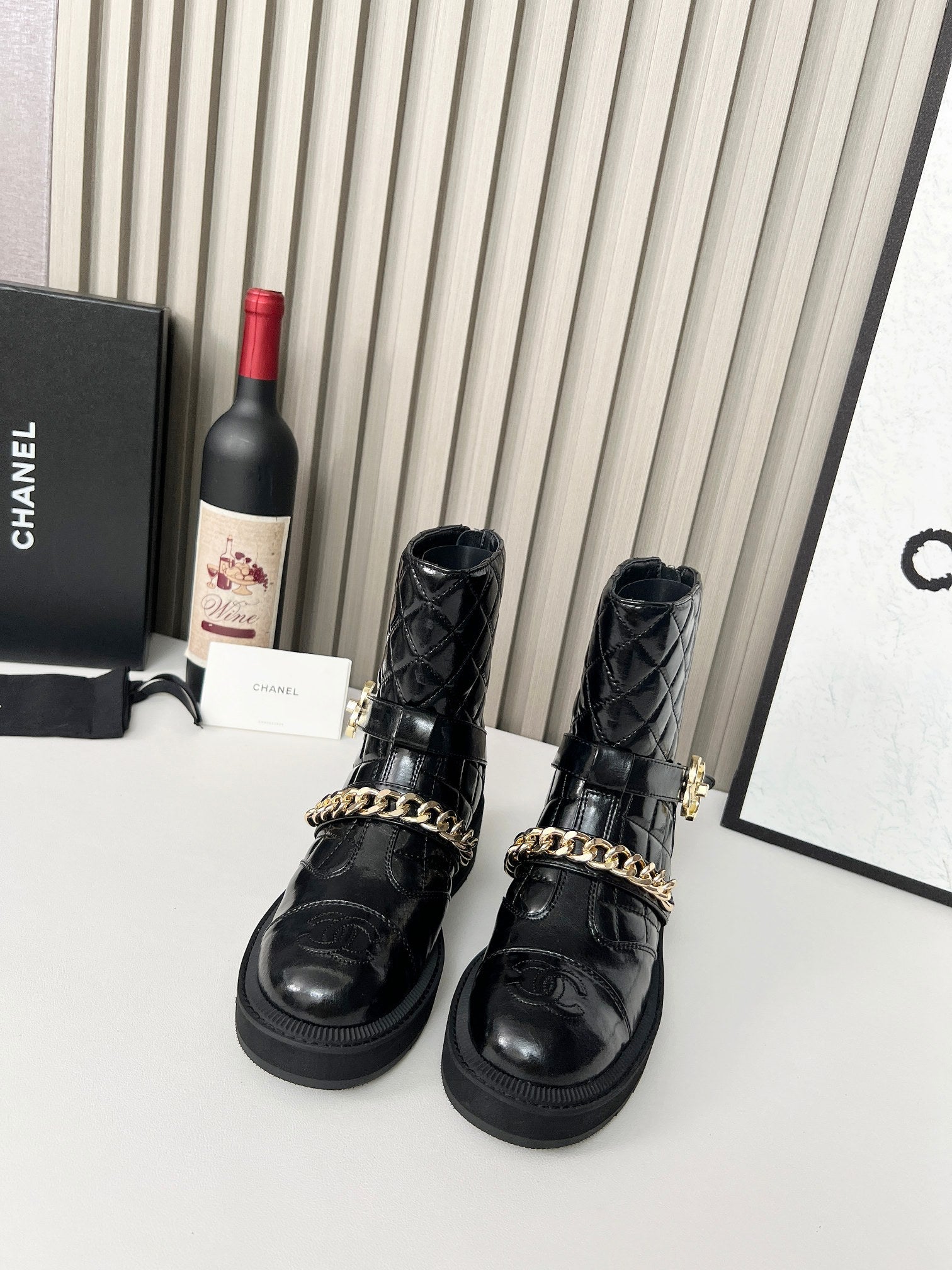 CC 26s Quilted Chain Boots Black Glossy Calfskin 924504