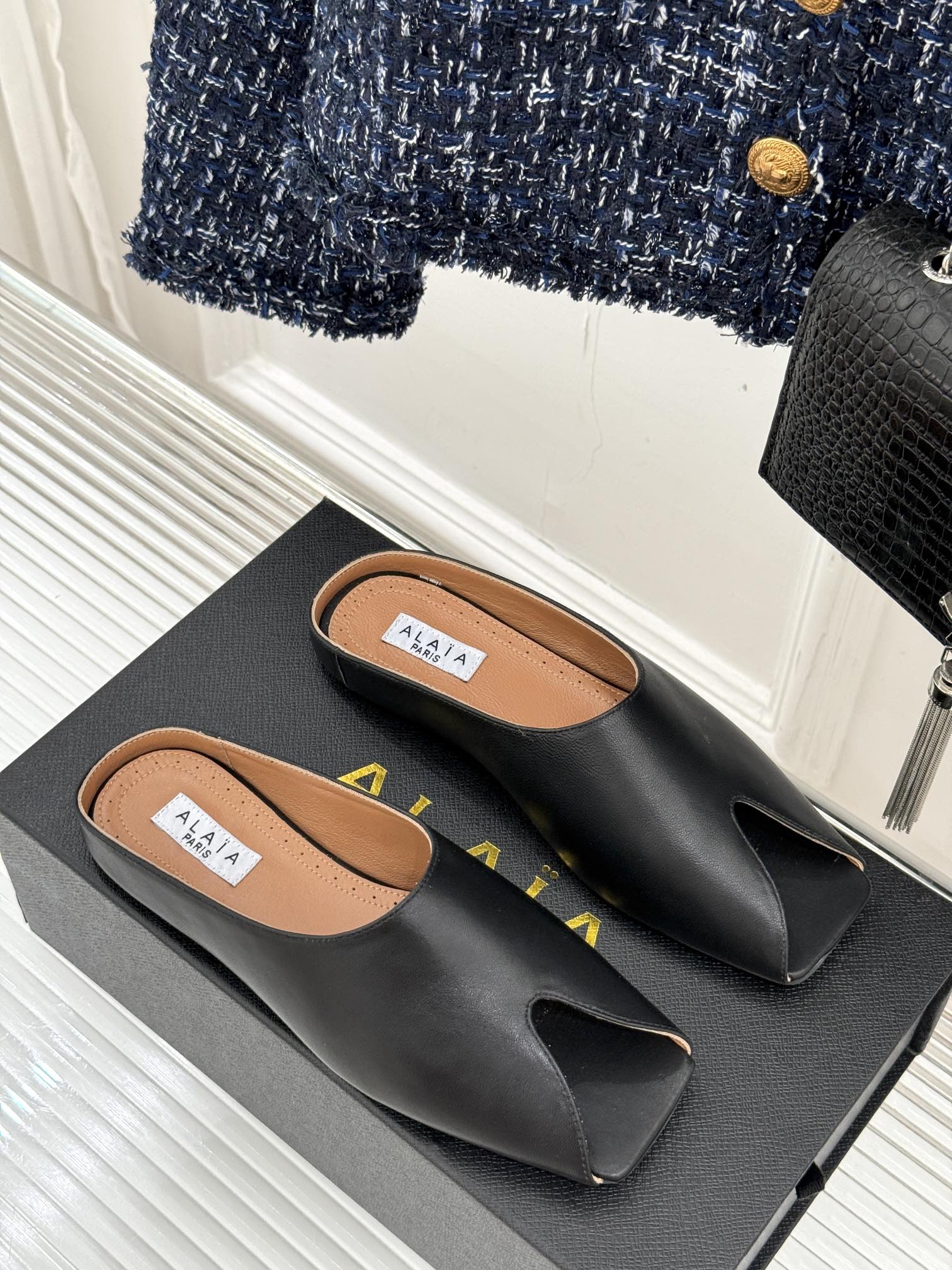Alaia Slipper Black Calfskin 293191