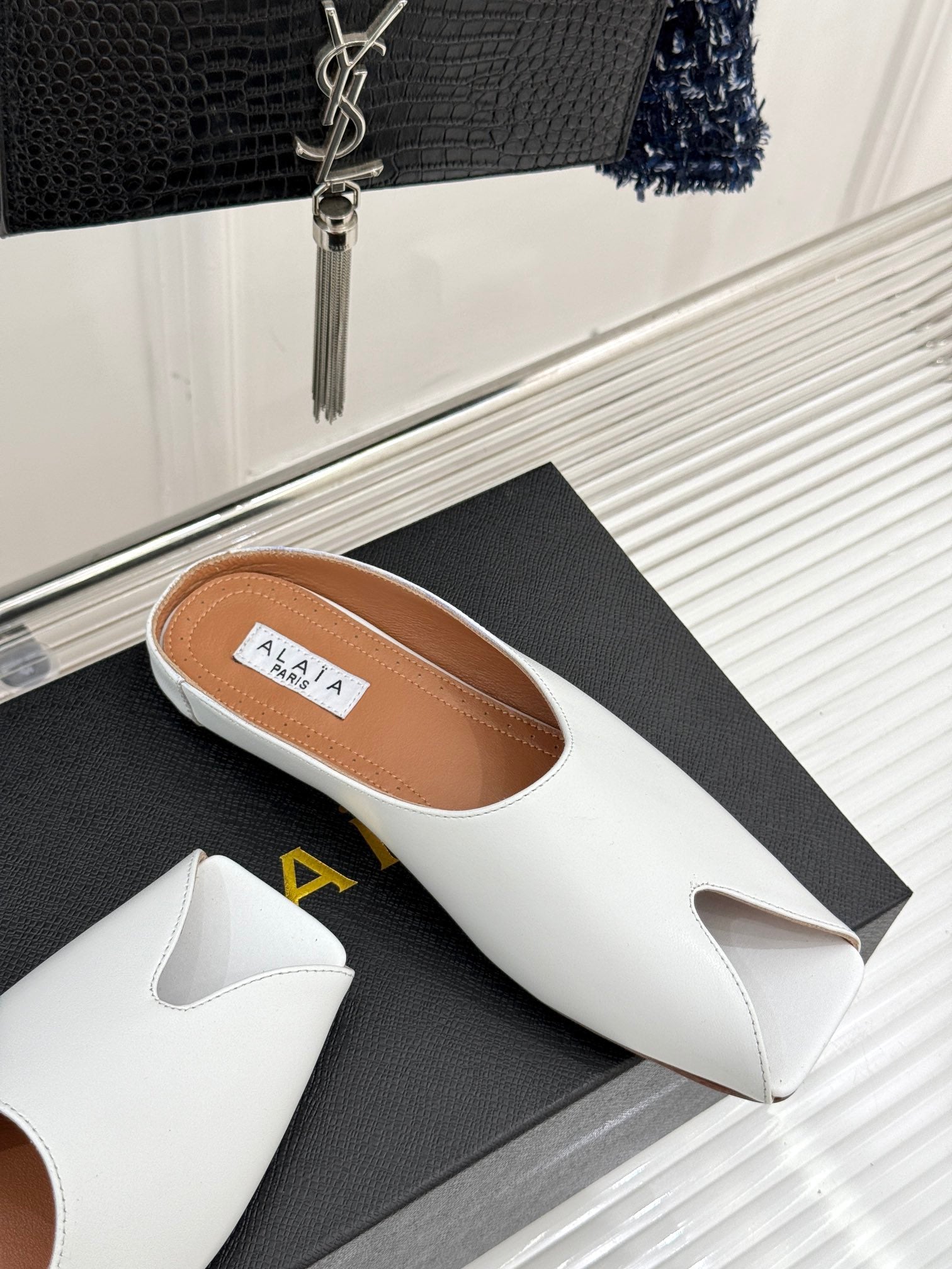 Alaia Slipper White Calfskin 293193
