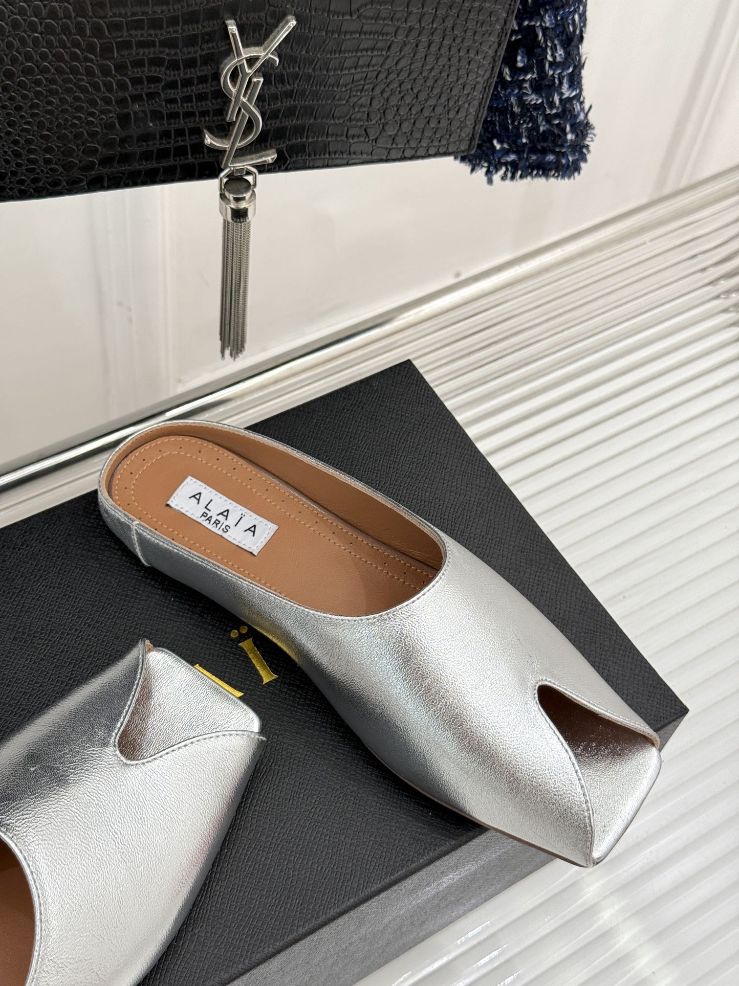 Alaia Slipper Silver Calfskin 293195