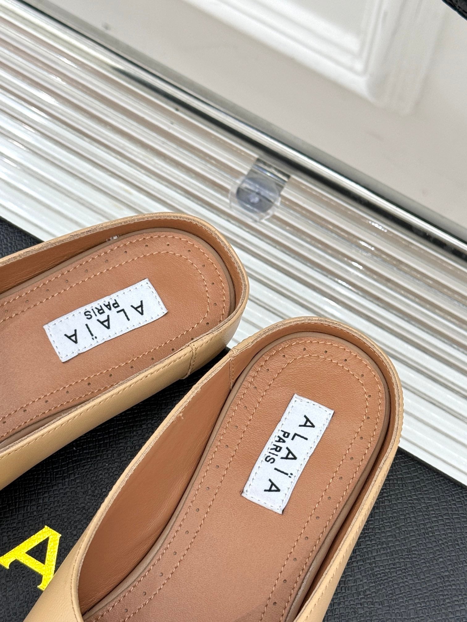 Alaia Slipper With Gold Hardware Light Apricot Calfskin 293198