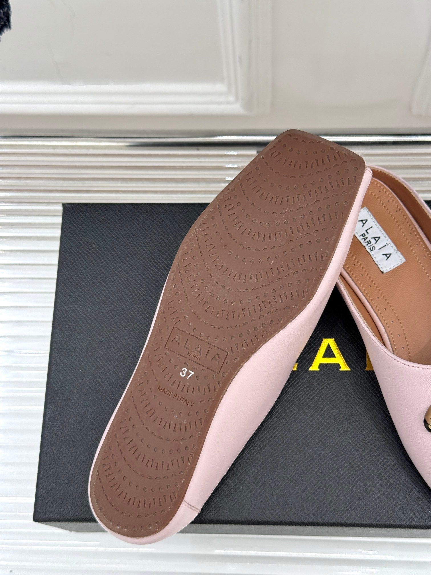 Alaia Slipper With Gold Hardware Pink Calfskin 293199