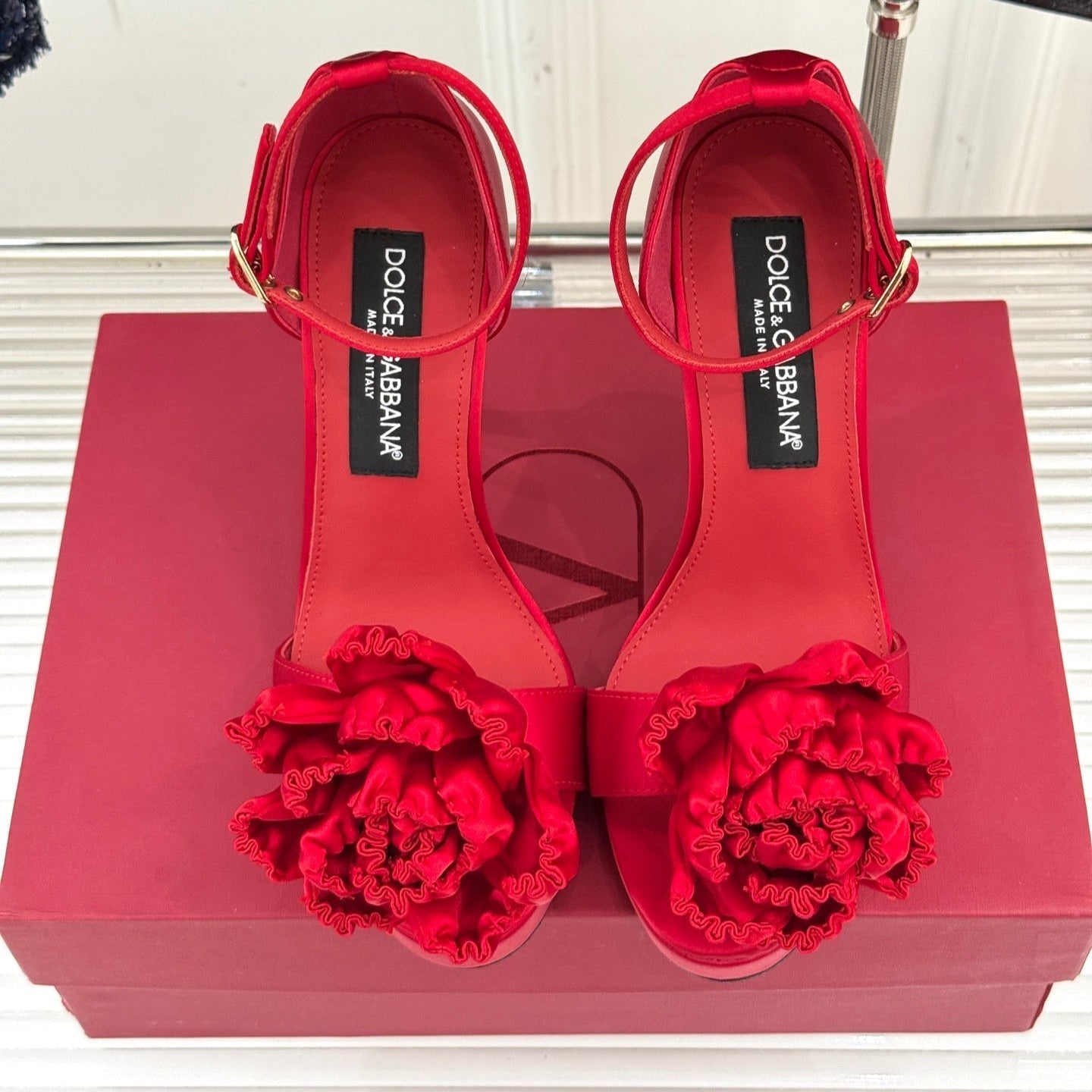 DC 24 Keira Floral-Appliqué Sandals Red Sheepskins &  Cowhide 304709
