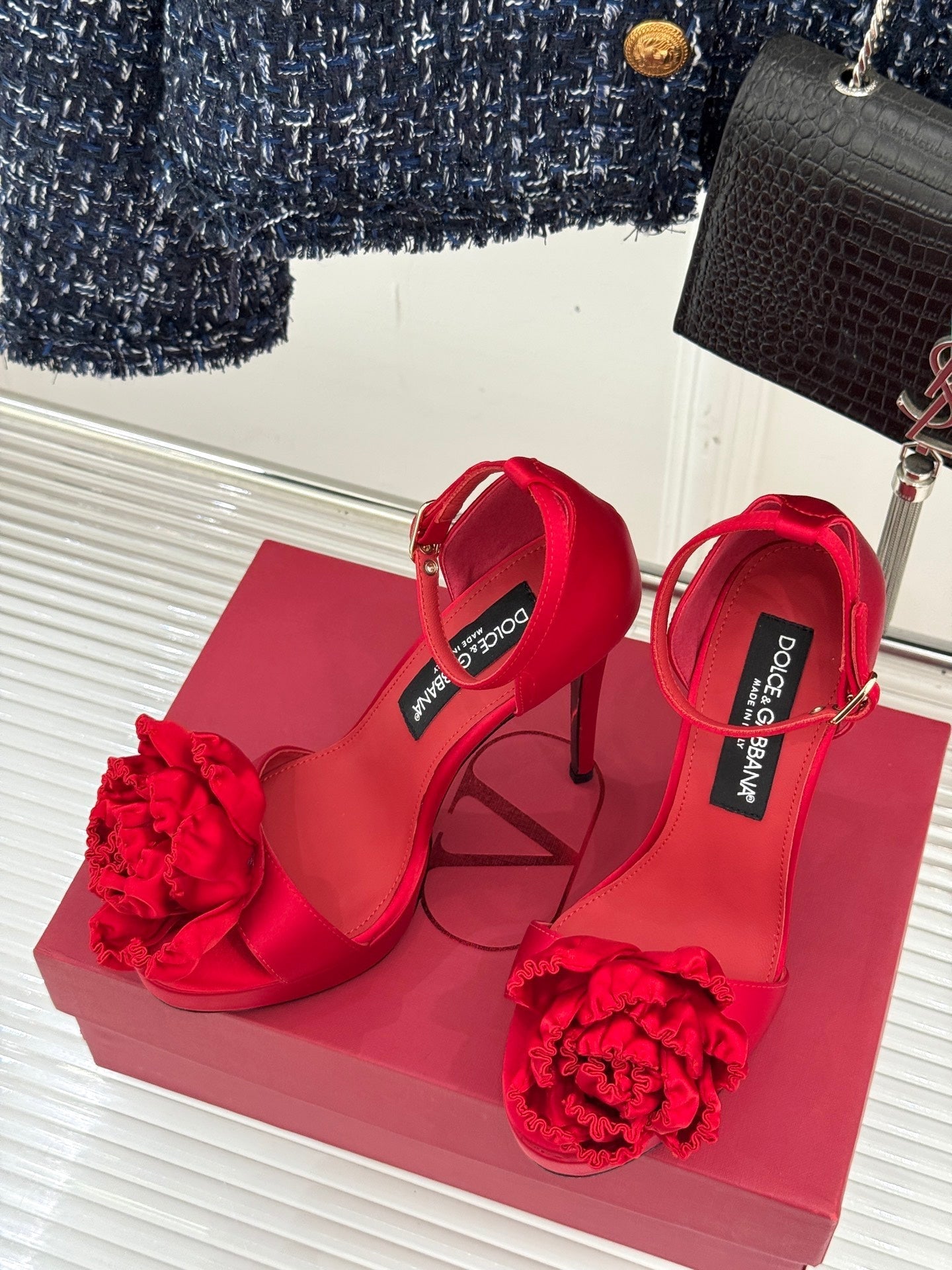 DC 24 Keira Floral-Appliqué Sandals Red Sheepskins &  Cowhide 304709