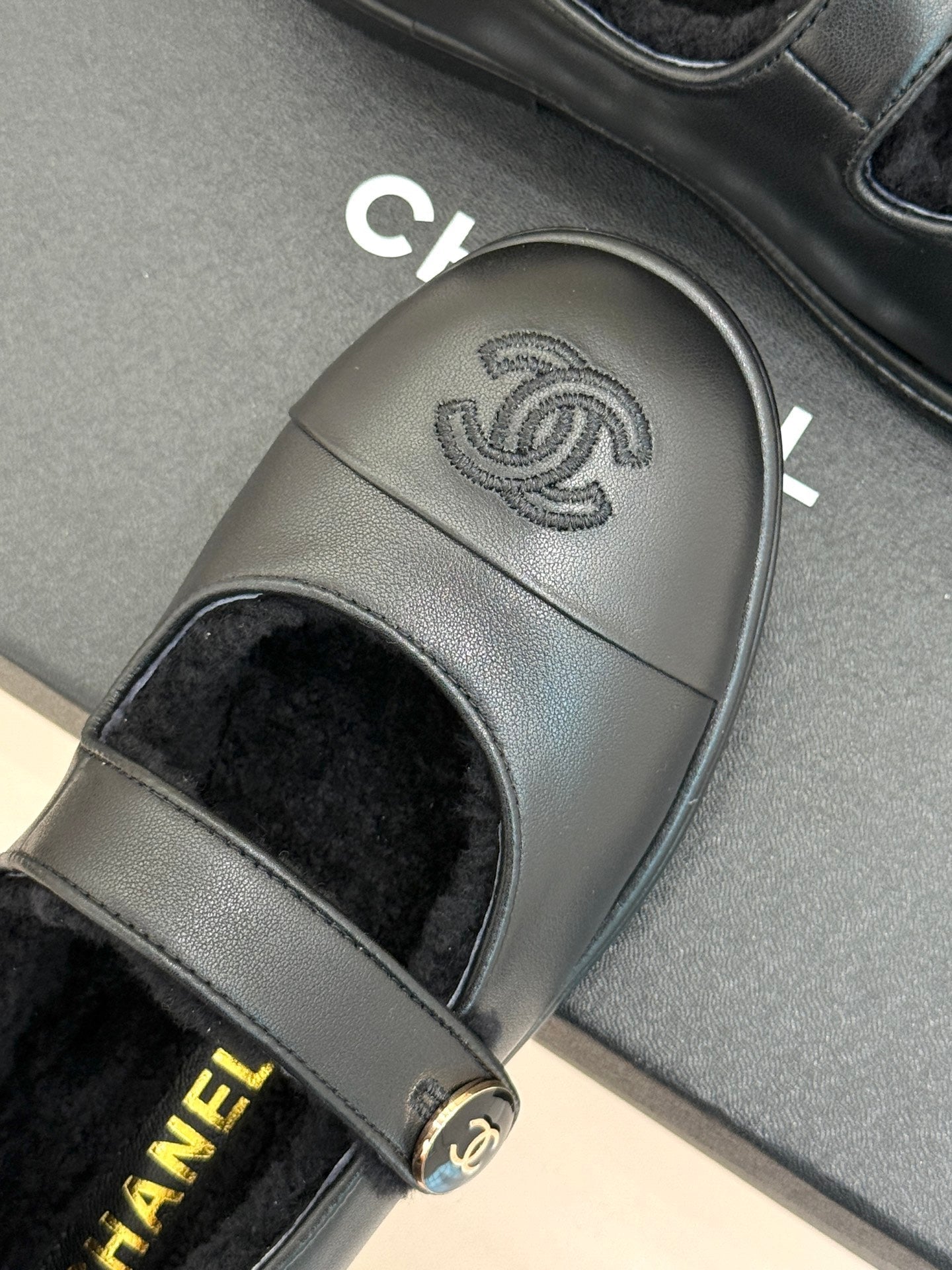 CC 25A Mary Janes Black Sheepskin And Lambswool 404667